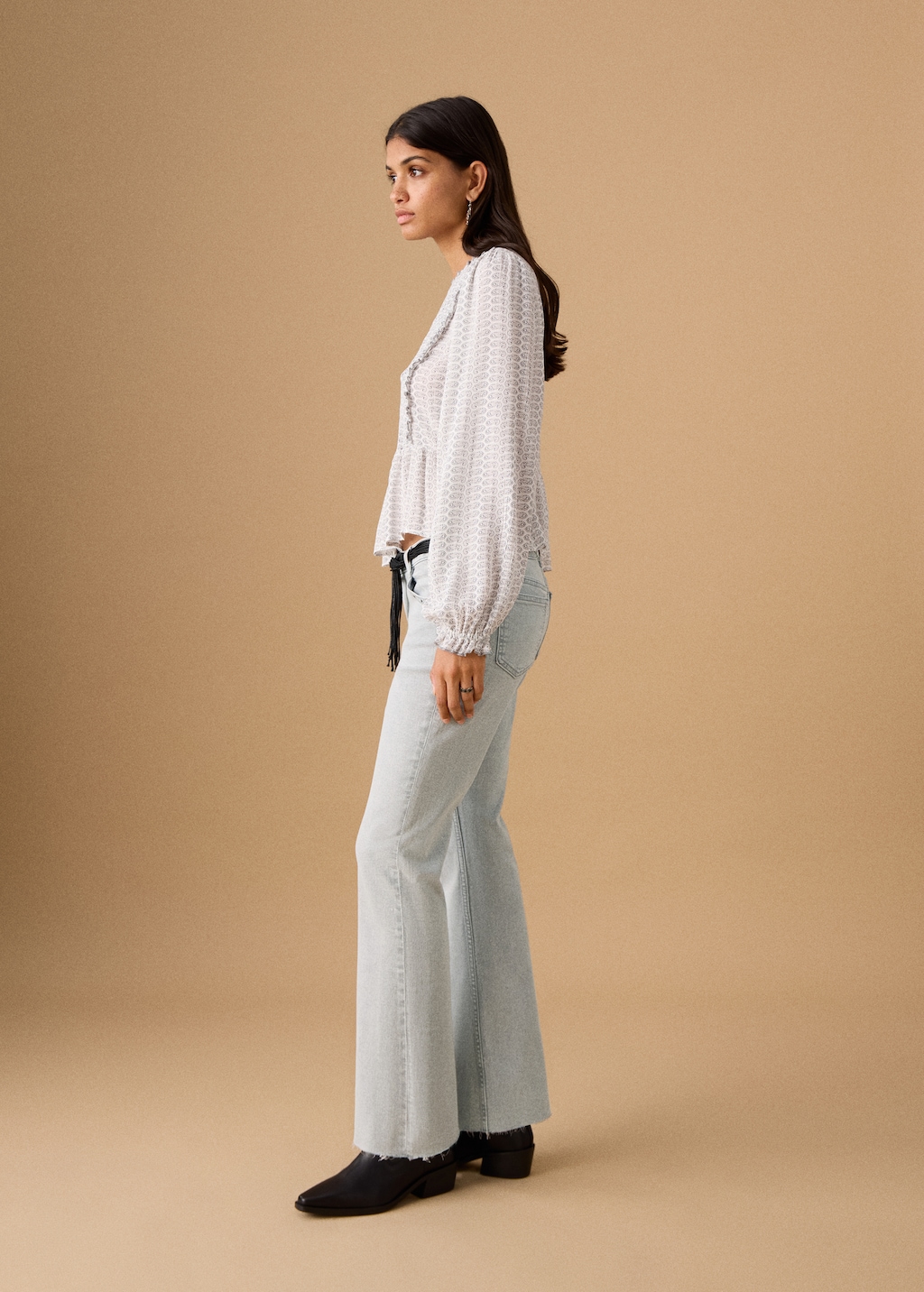 Flared cropped jeans with studs