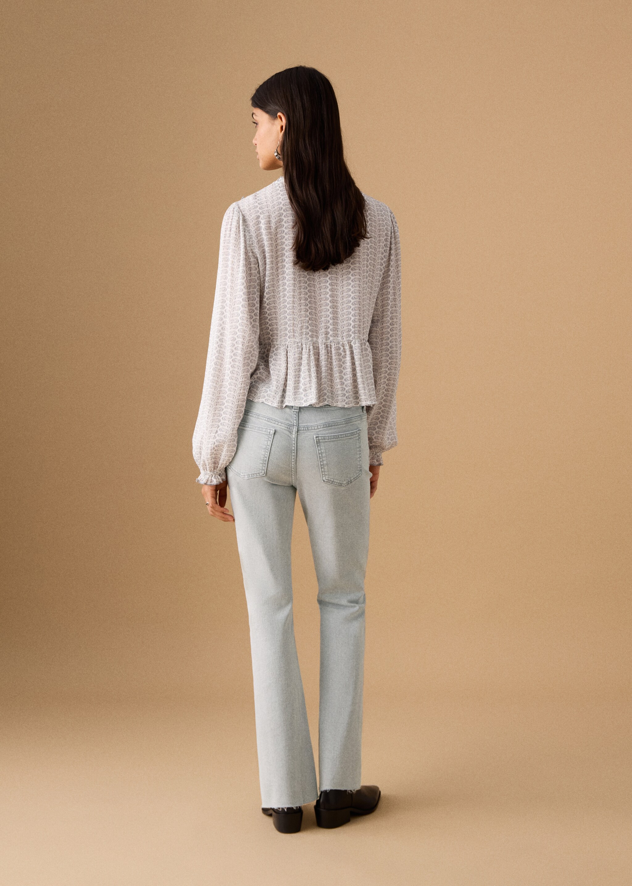 Flared cropped jeans with studs - Reverse of the article, Light Grey Denim. Ref: 27011223-00.