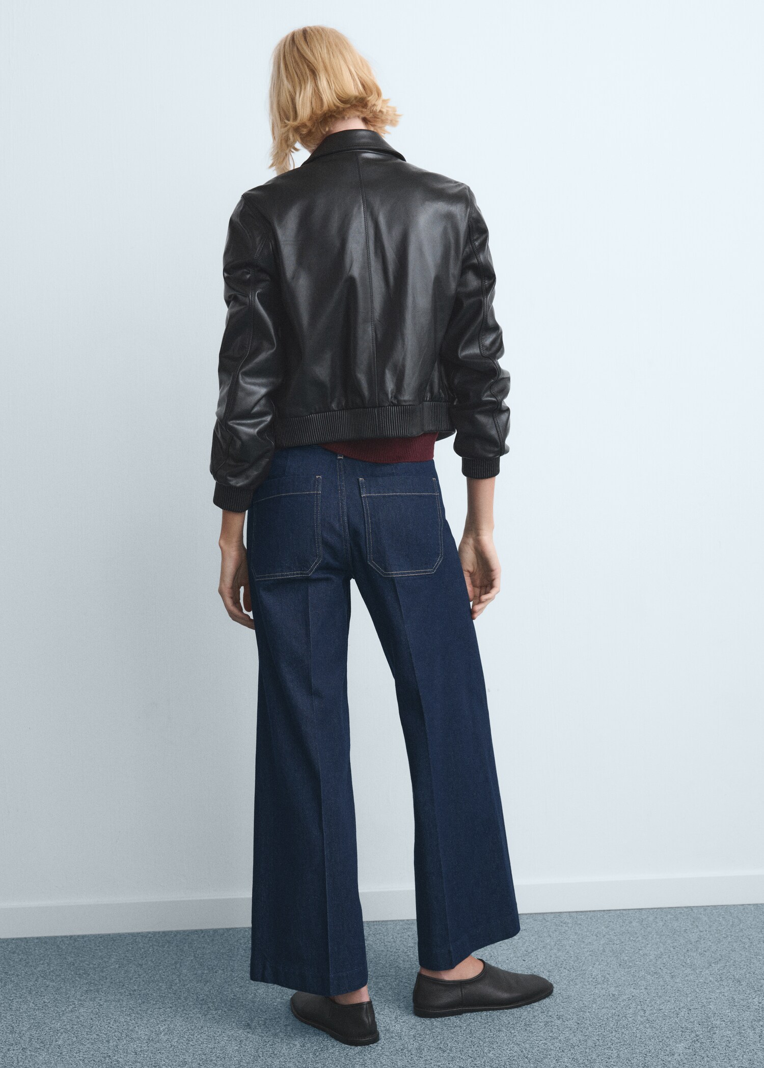 Wide-leg jeans with pockets - Reverse of the article