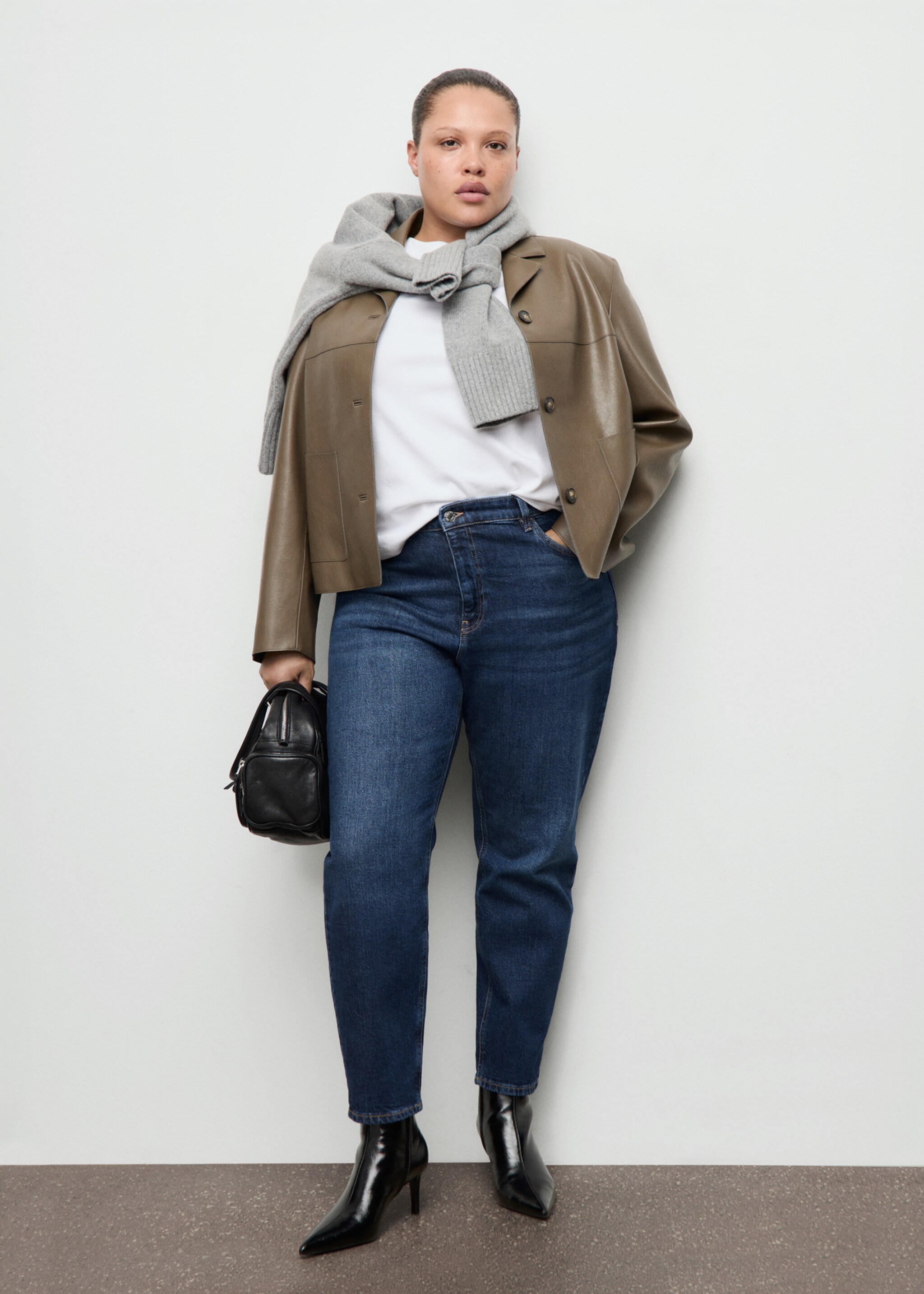 Newmom comfort high-rise jeans - Details of the article 3, Dark Blue. Ref: 27011237-00.