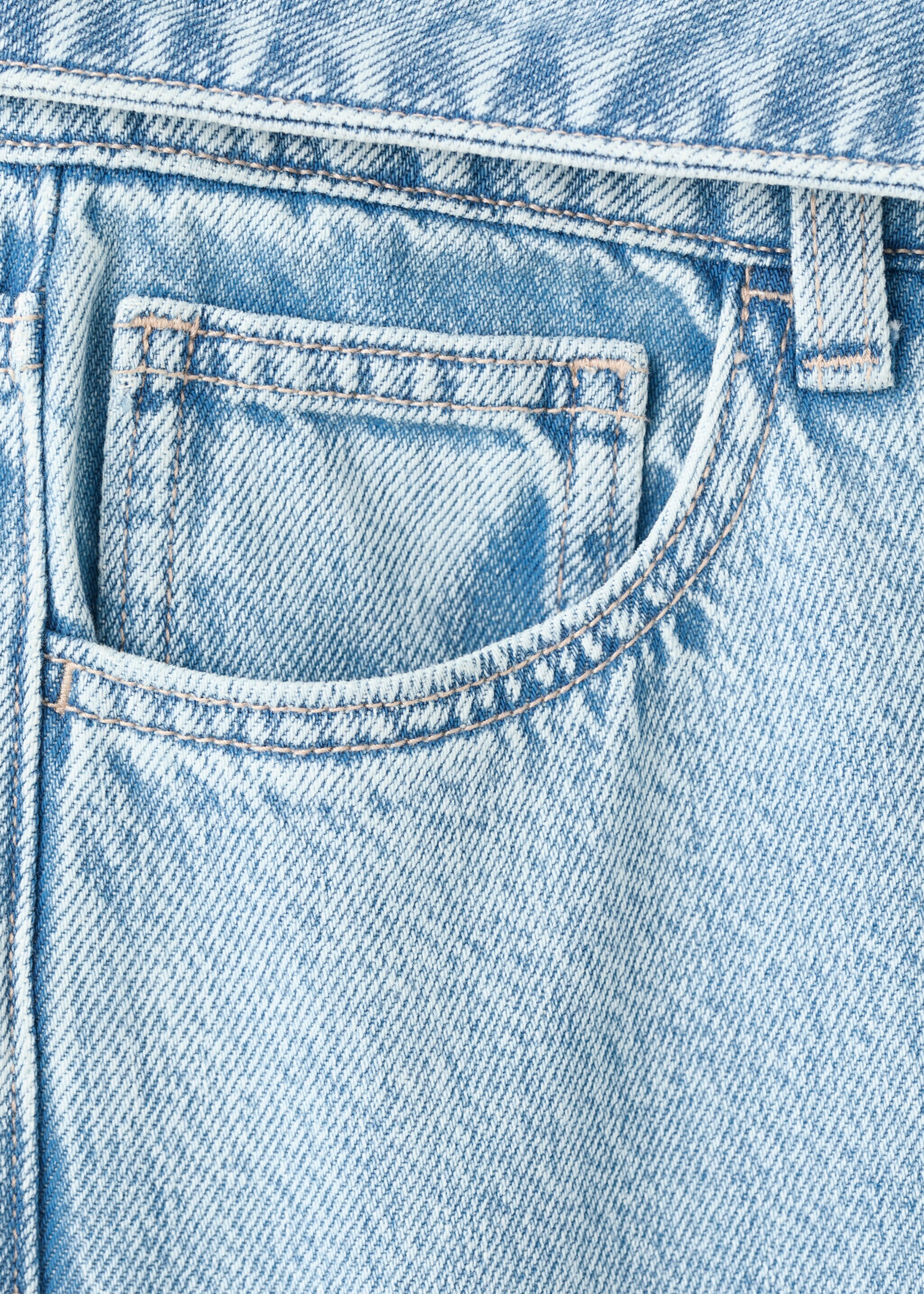 Low-waist jeans with turn-ups - Details of the article 0, Light Blue. Ref: 27011249-00.