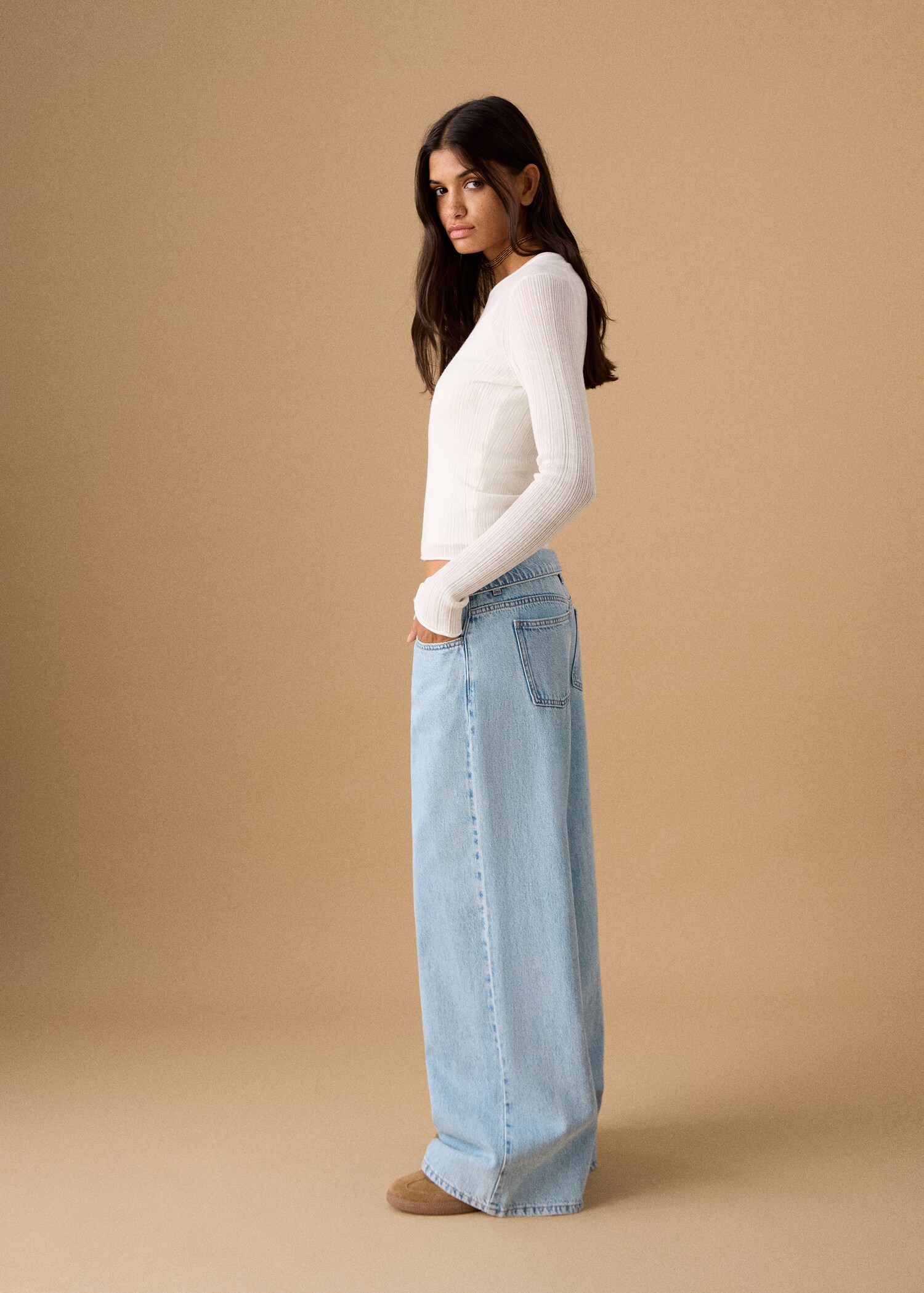 Low-waist jeans with turn-ups - Details of the article 2