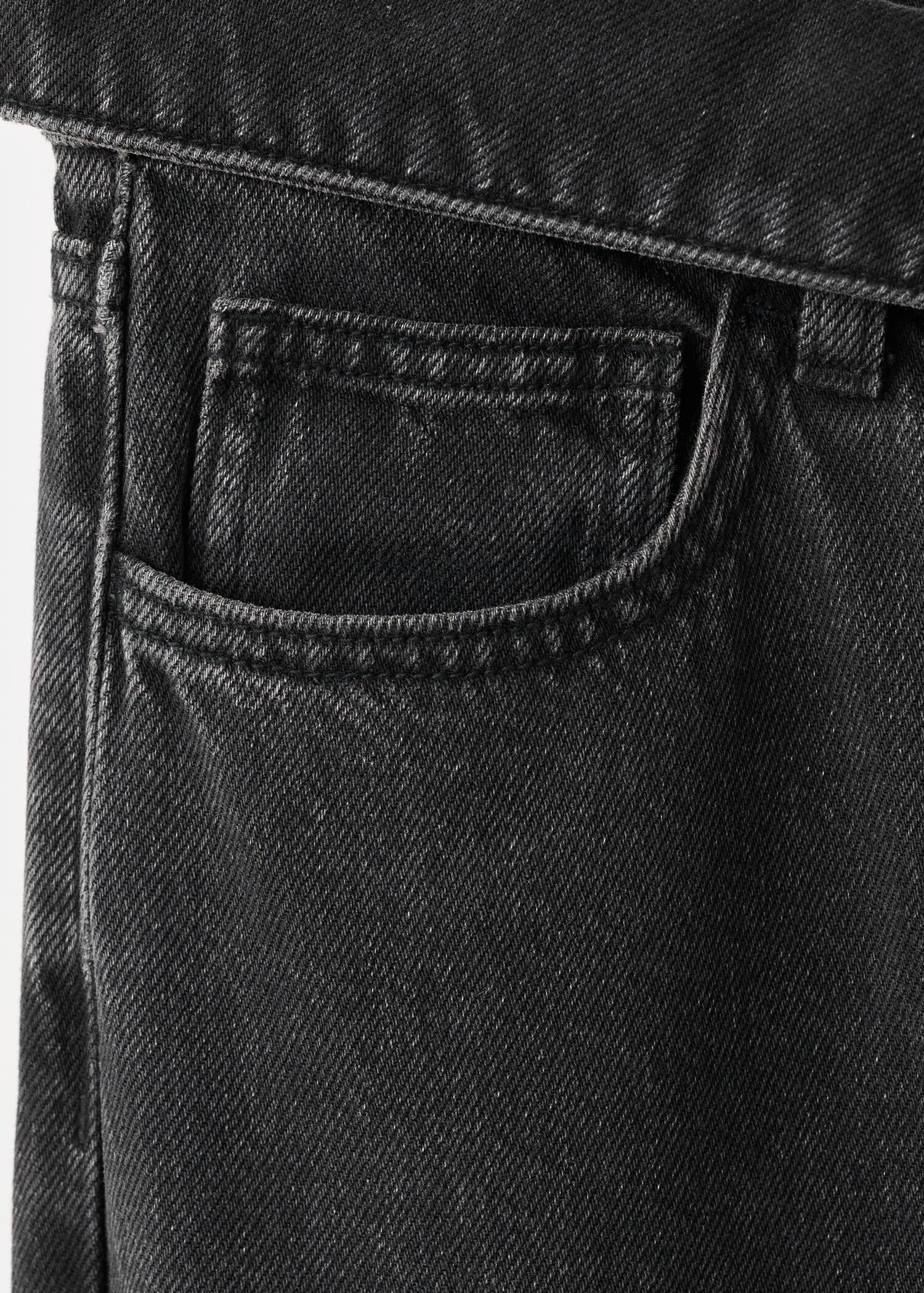 Low-waist jeans with turn-ups - Details of the article 0
