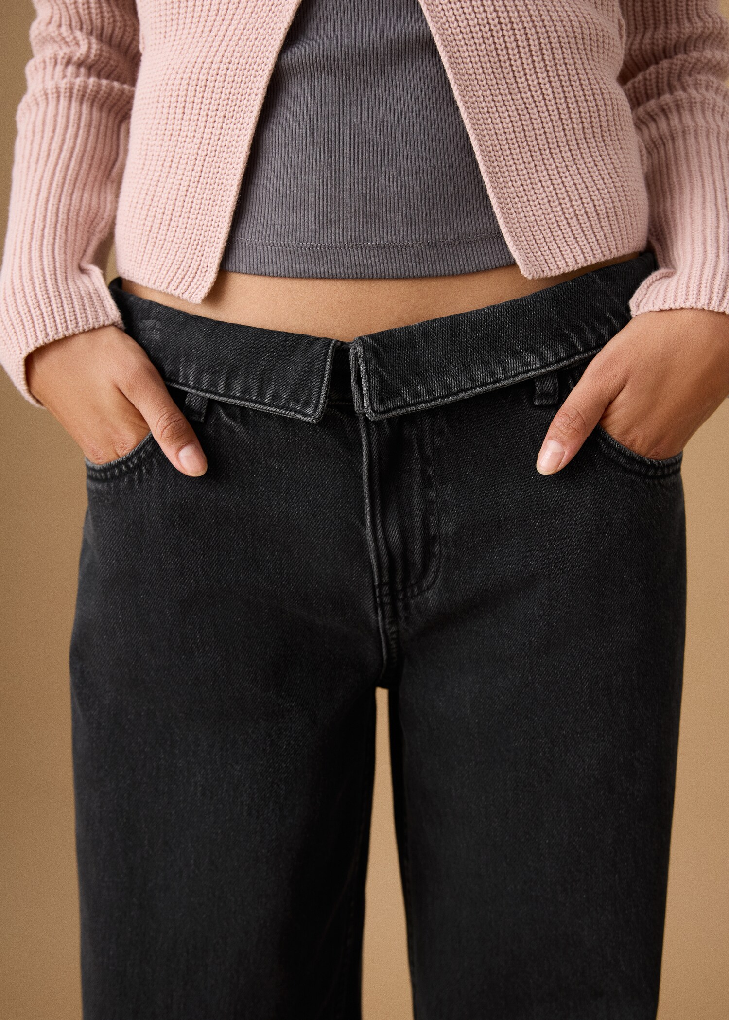Low-waist jeans with turn-ups - Details of the article 6