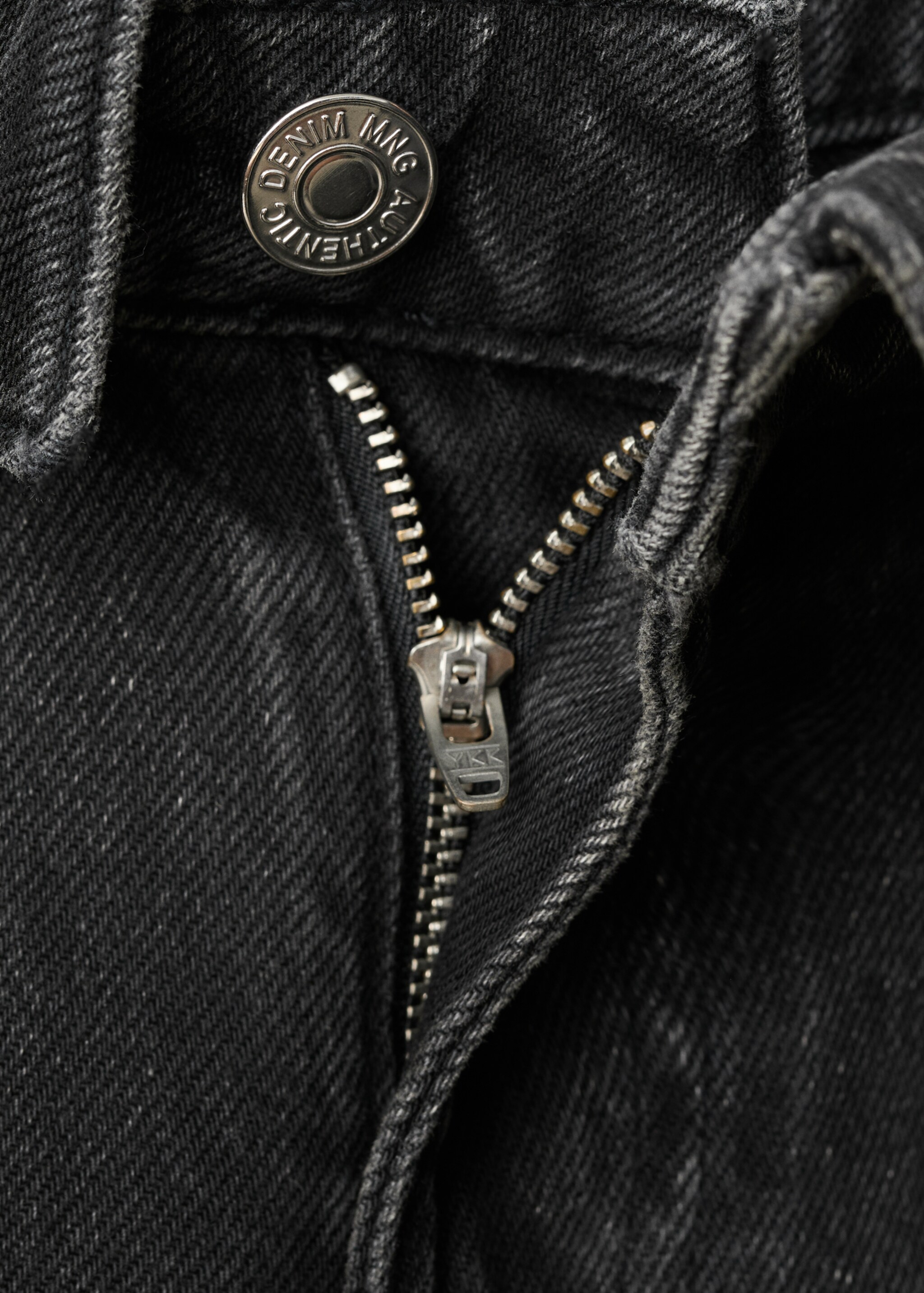 Low-waist jeans with turn-ups - Details of the article 8, Black denim. Ref: 27011250-00.