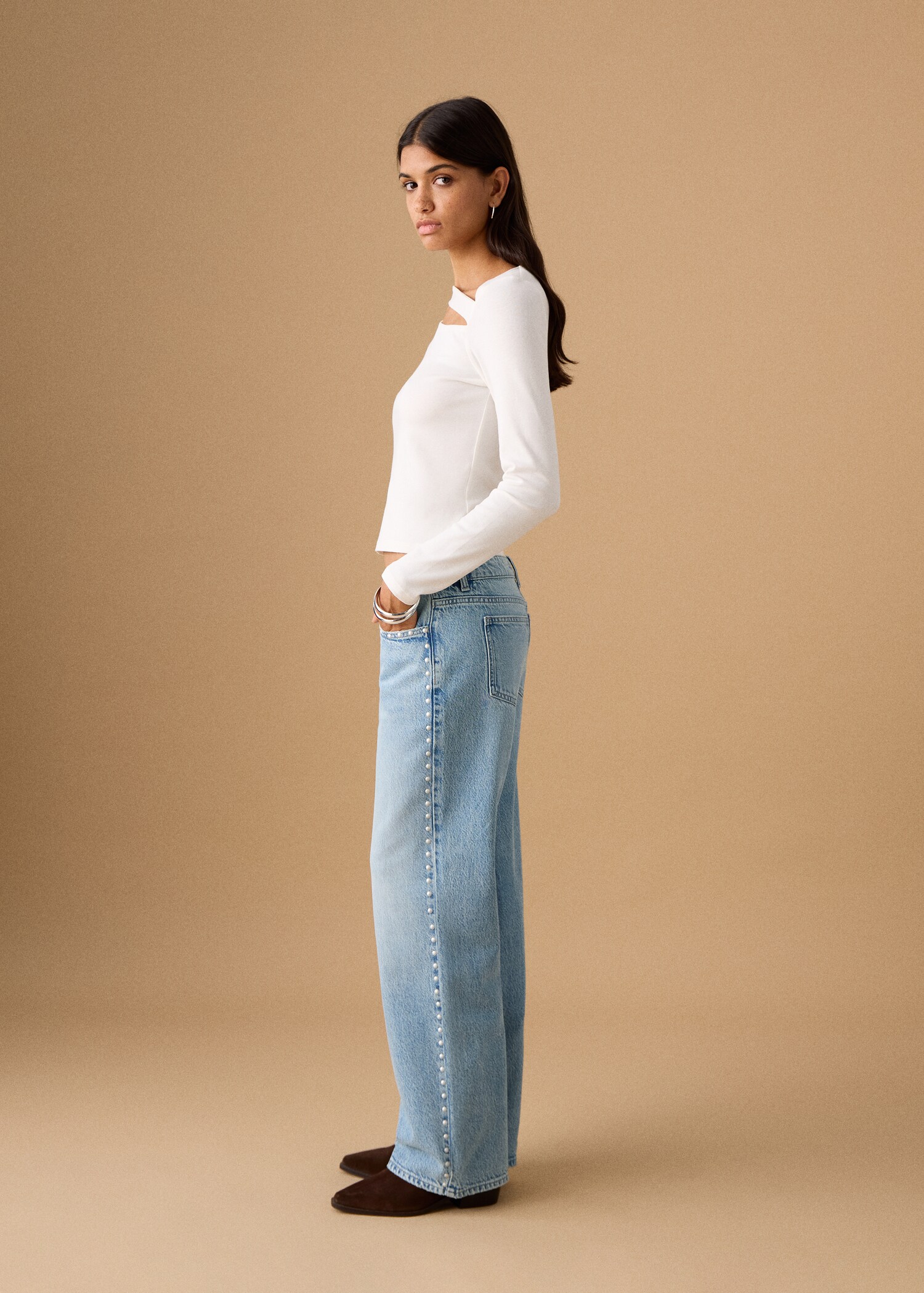 جينز مستقيم مزين بالمسامير - رؤية وسط