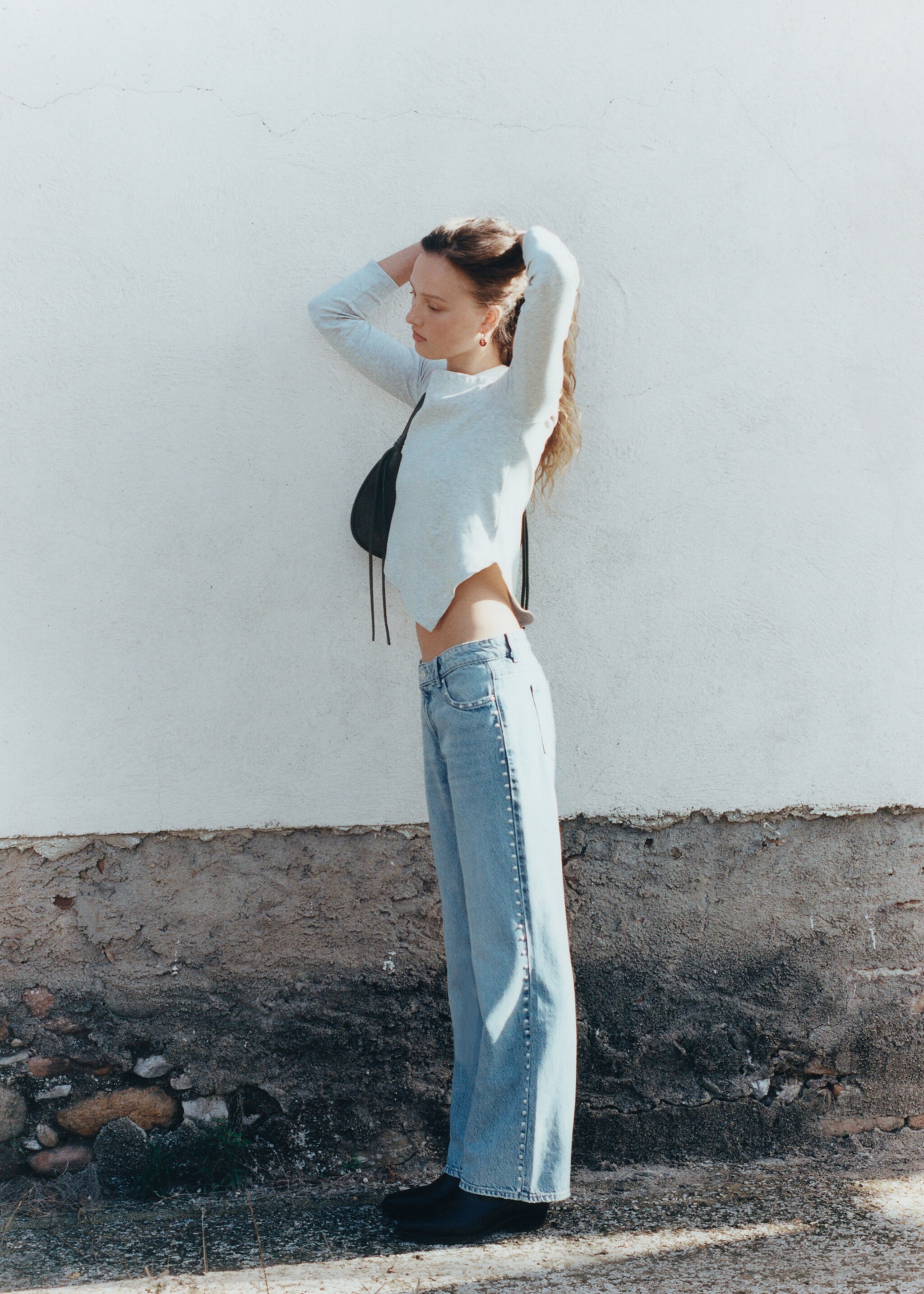 جينز مستقيم مزين بالمسامير - تفاصيل المنتج 5, أزرق متوسط. Ref: 27011251-00.