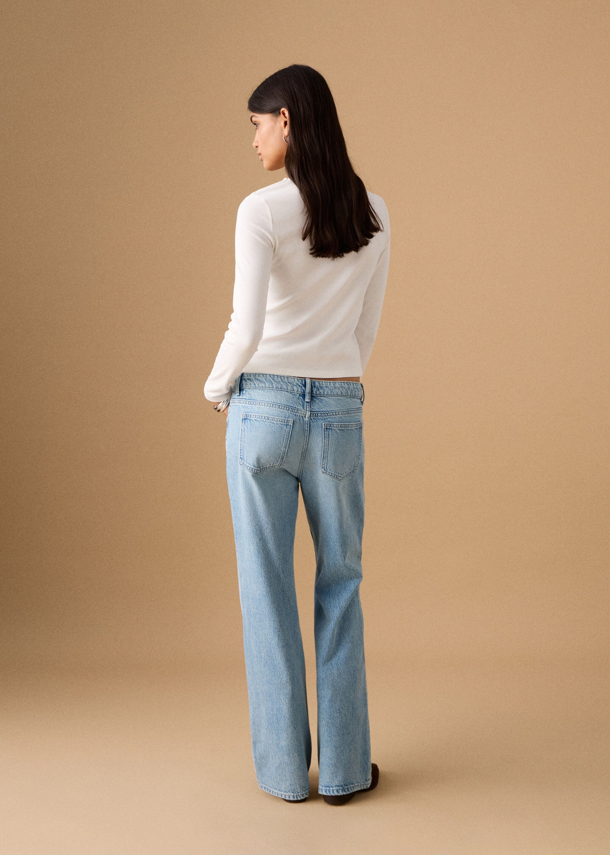 جينز مستقيم مزين بالمسامير - الجهة الخلفية للمنتج, أزرق متوسط. Ref: 27011251-00.