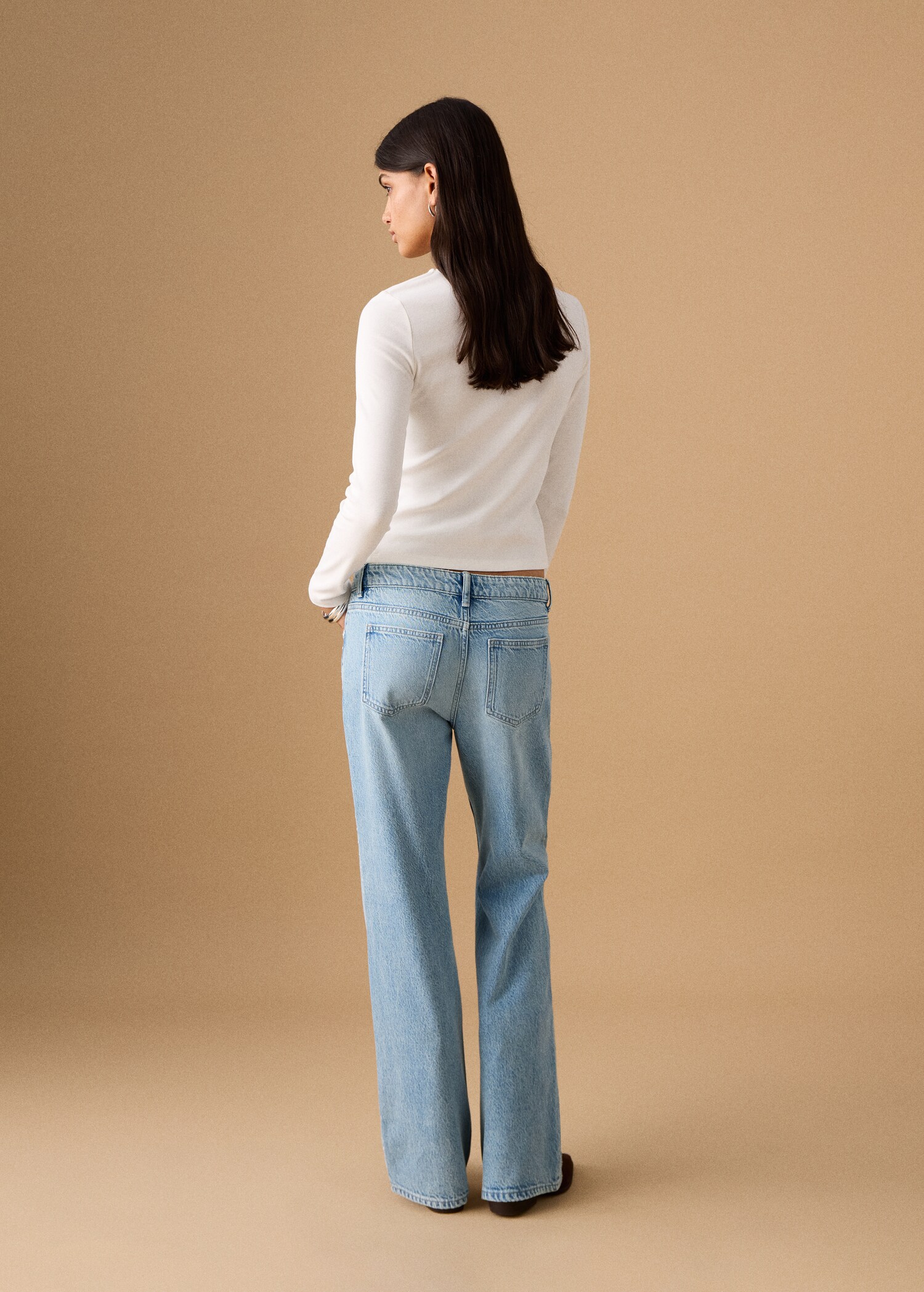 جينز مستقيم مزين بالمسامير - الجهة الخلفية للمنتج