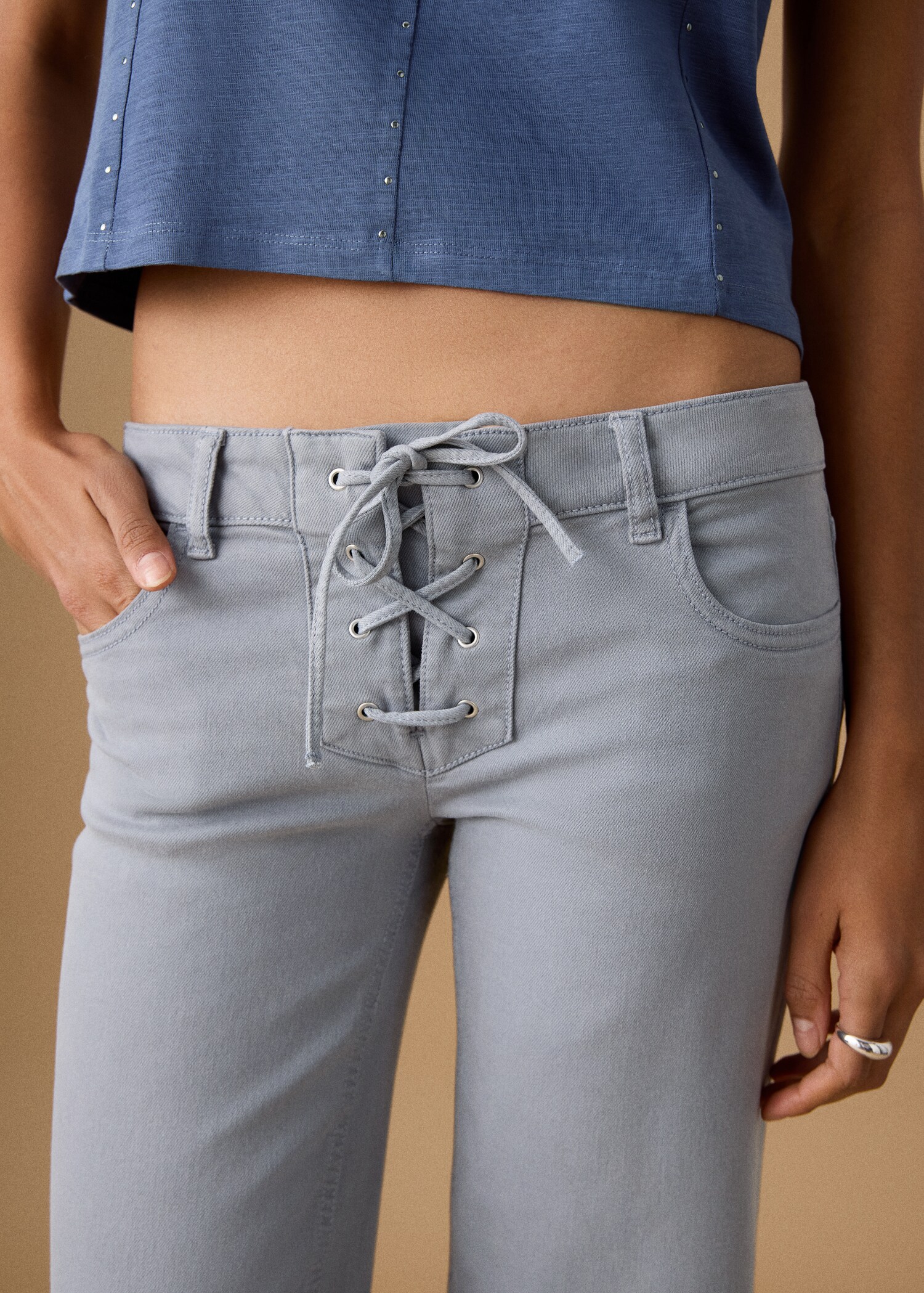 Low-waisted drawstring jeans - Details of the article 6