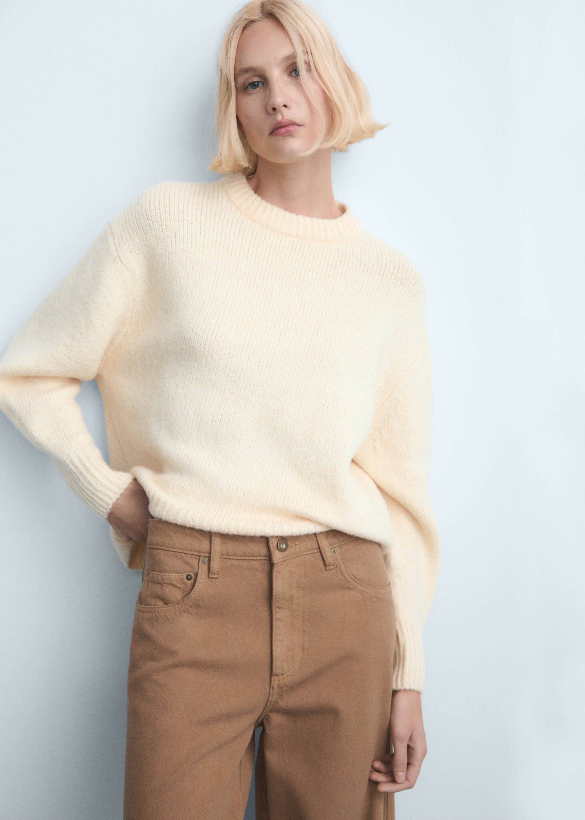 Low-rise balloon jeans - Details of the article 1, Sand. Ref: 27011270-00.