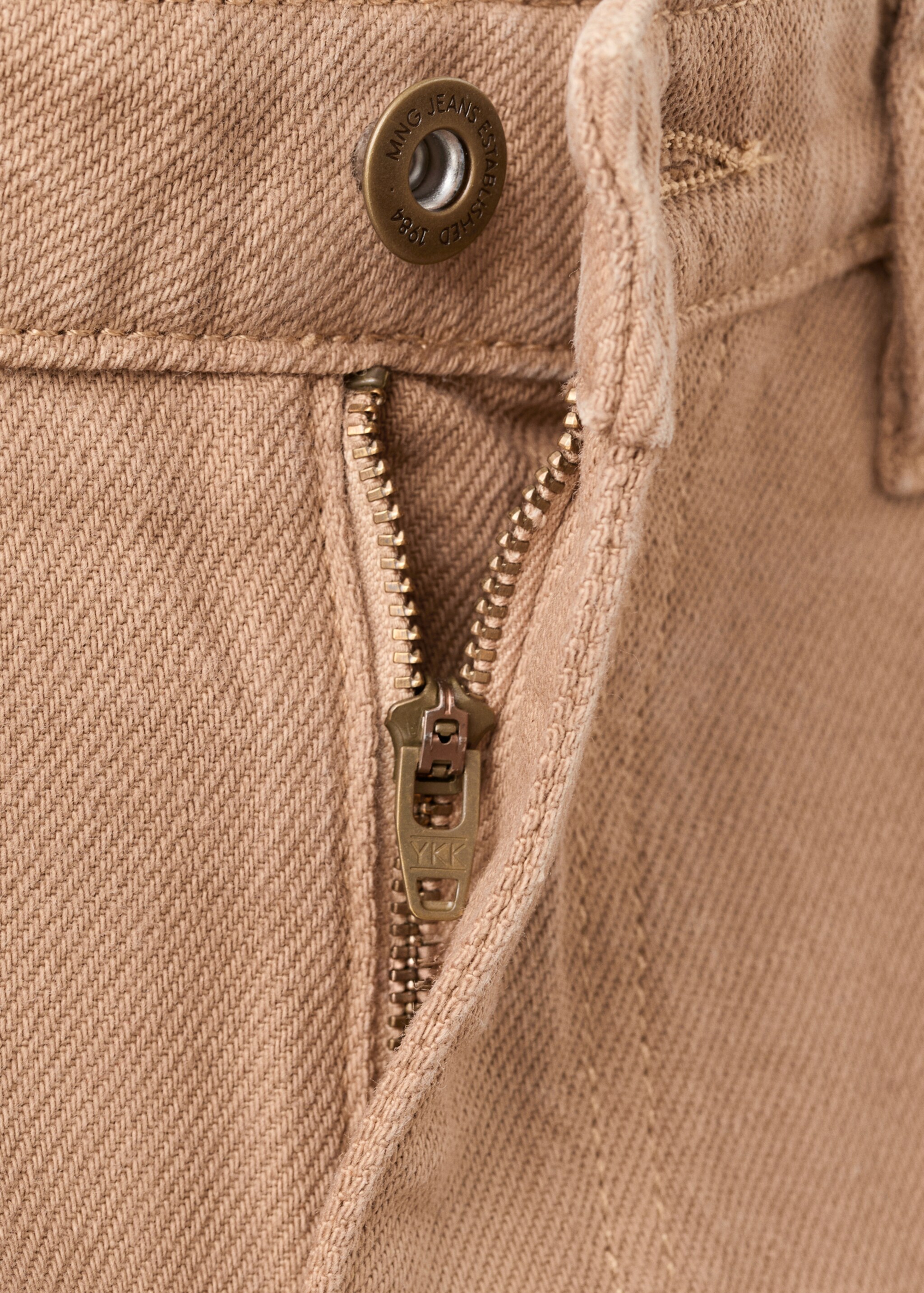 Low-rise balloon jeans - Details of the article 8, Sand. Ref: 27011270-00.