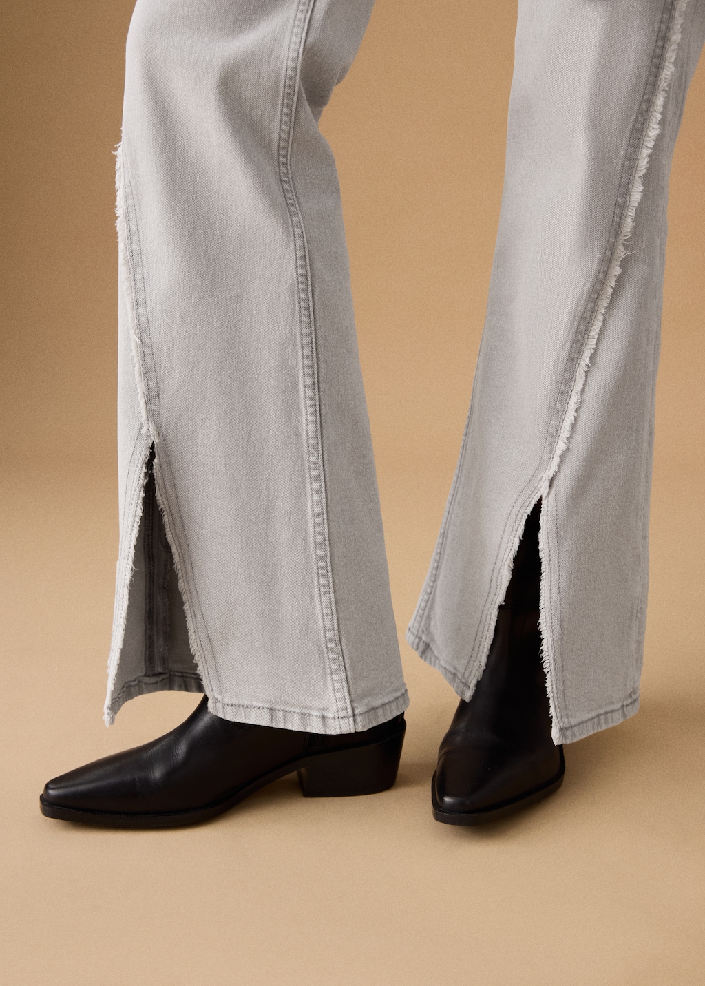 Low-waist flared jeans