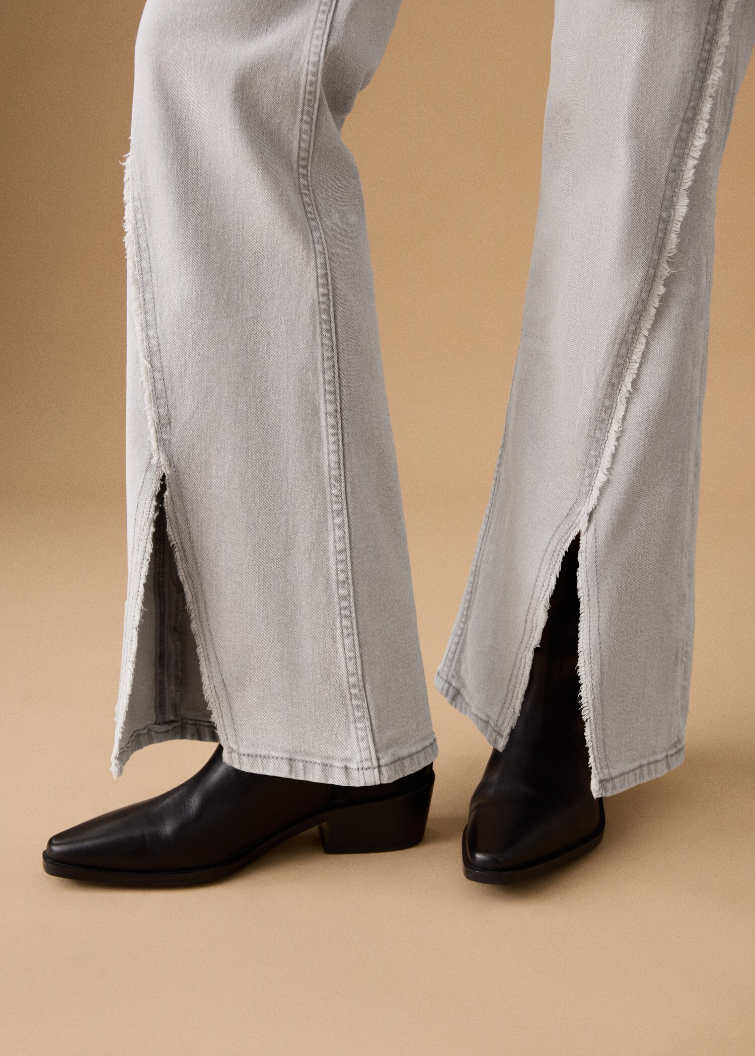 Low-waist flared jeans - Details of the article 6