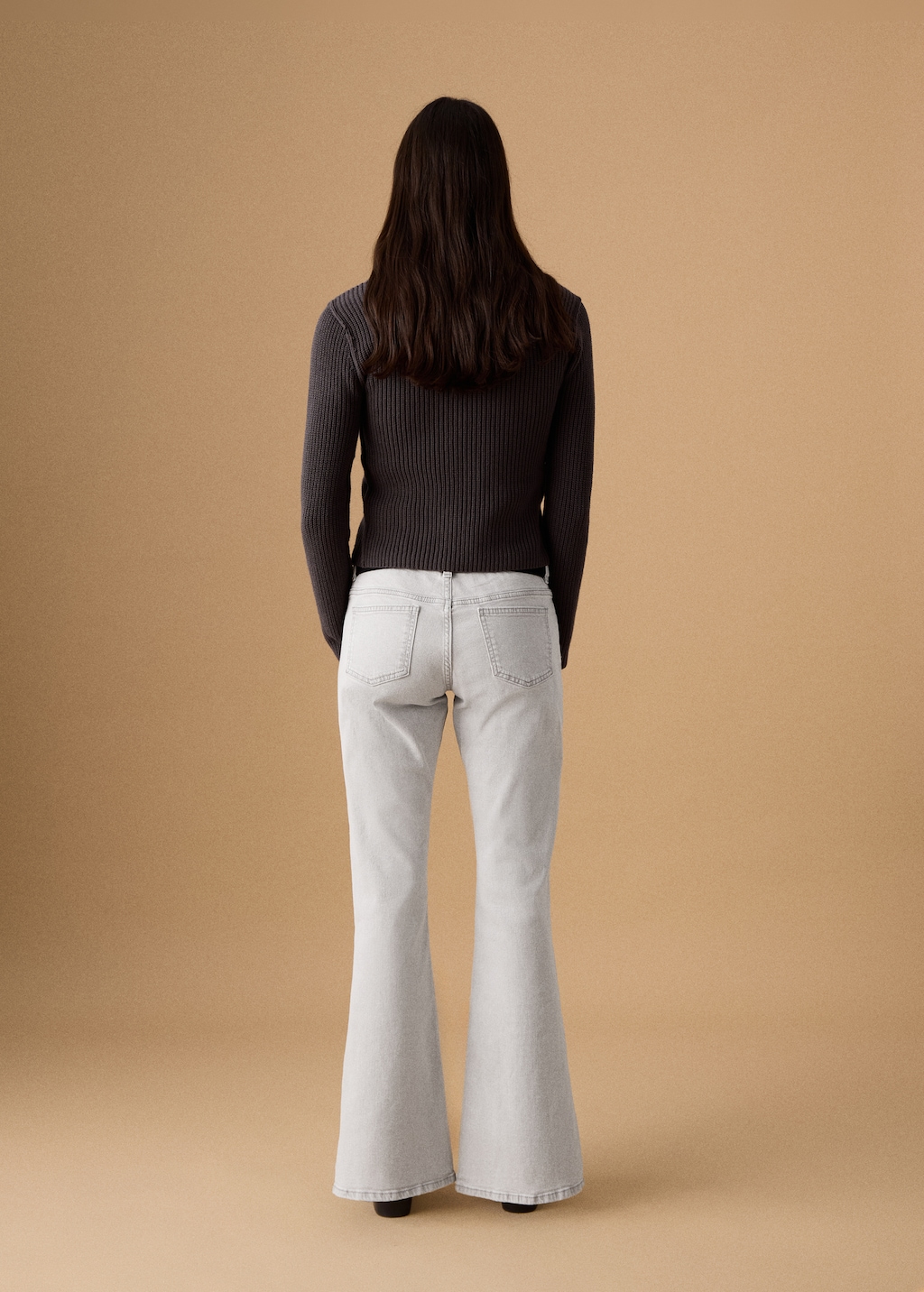 Low-waist flared jeans