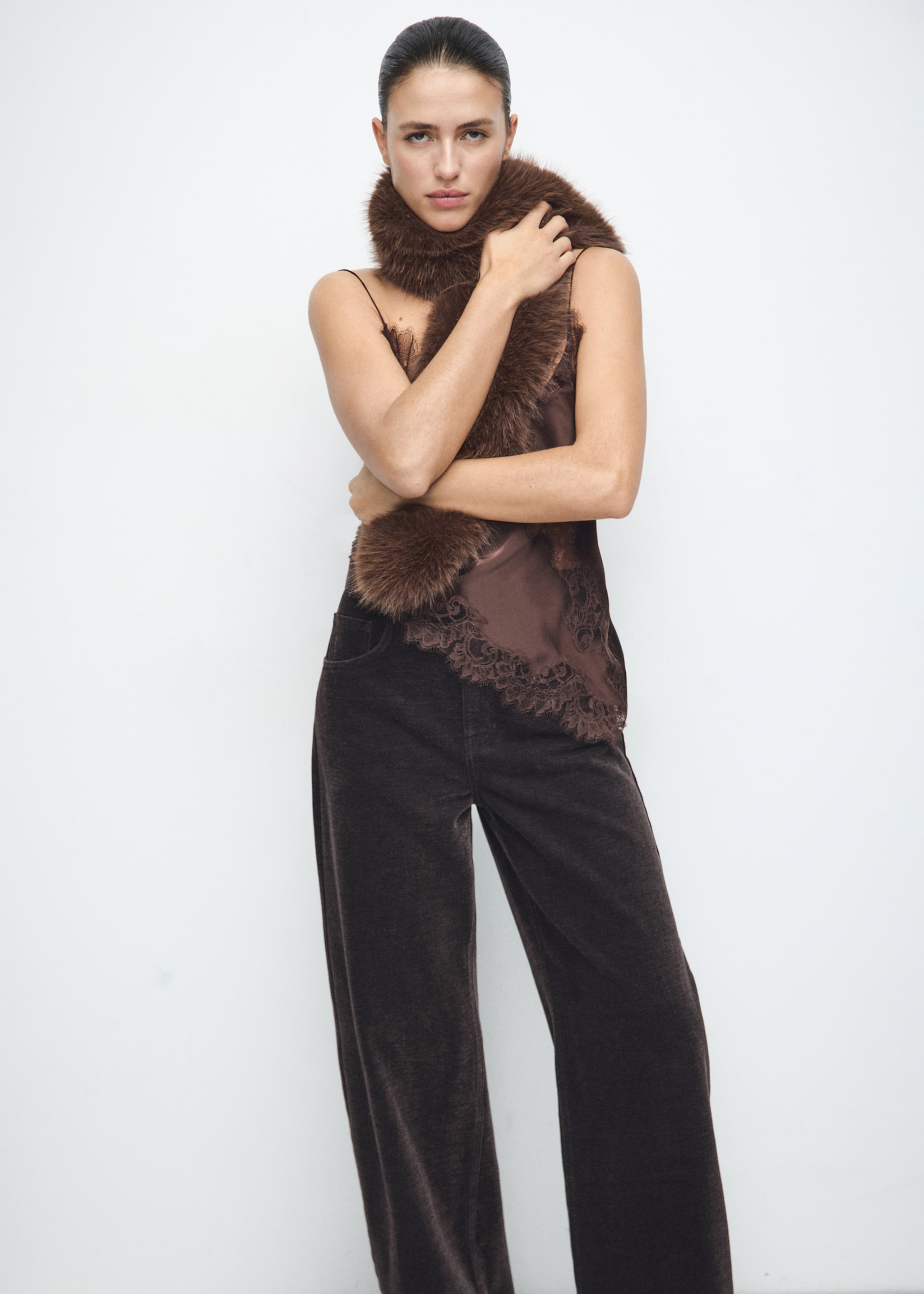 Velvet balloon jeans - Details of the article 1, Chocolate. Ref: 27011273-00.