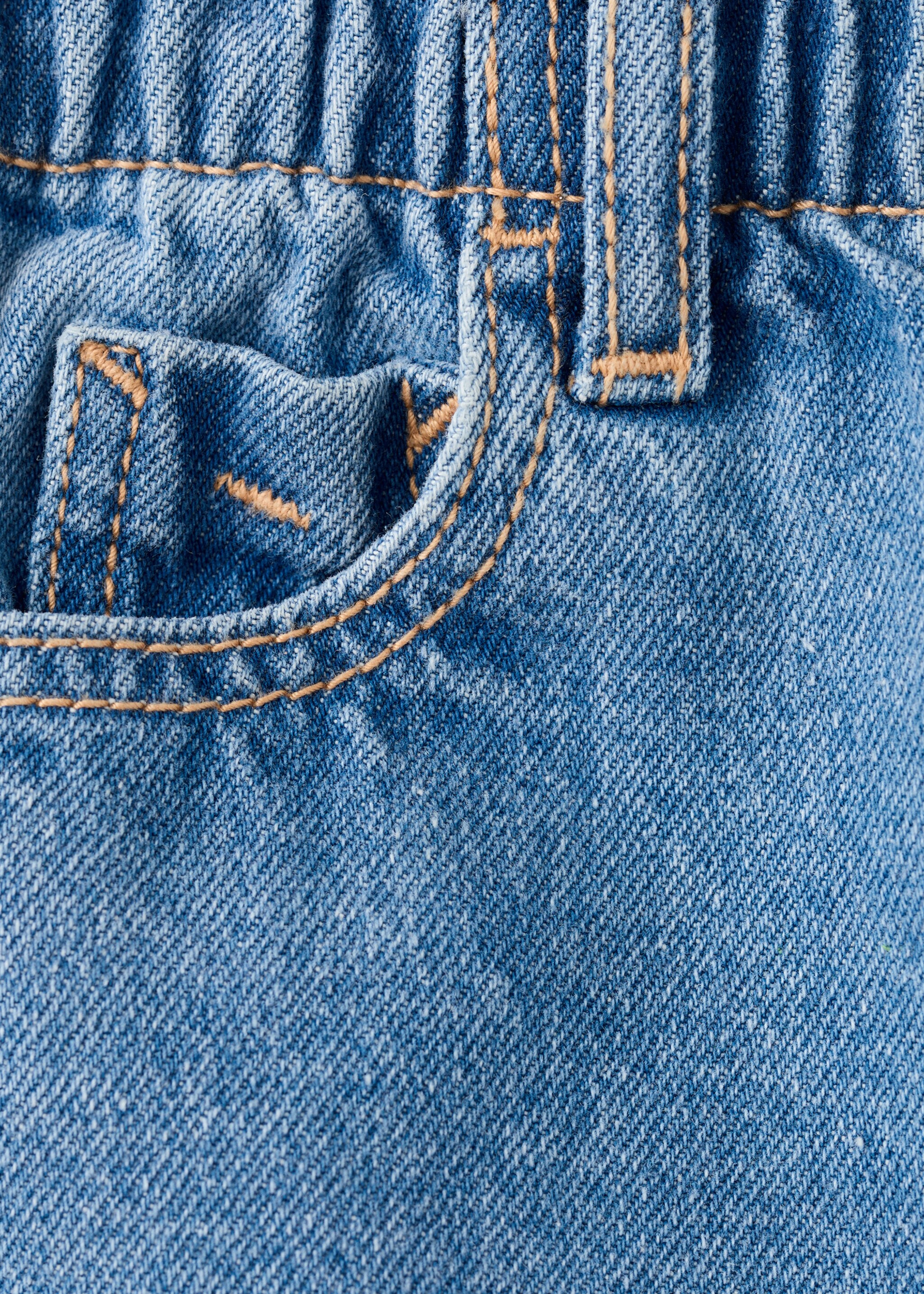 Paper bag jeans with buttons - Details of the article 0, Medium Blue. Ref: 27011275-00.