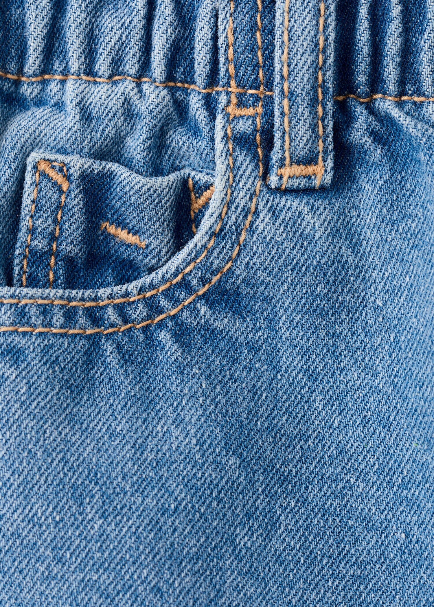 Paper bag jeans with buttons - Details of the article 0