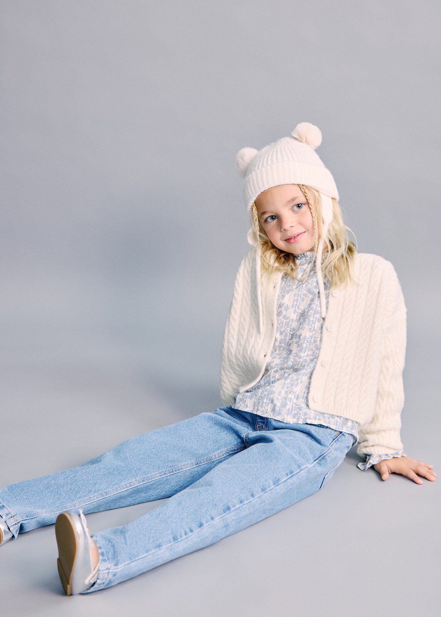 Paper bag jeans with buttons - Details of the article 1