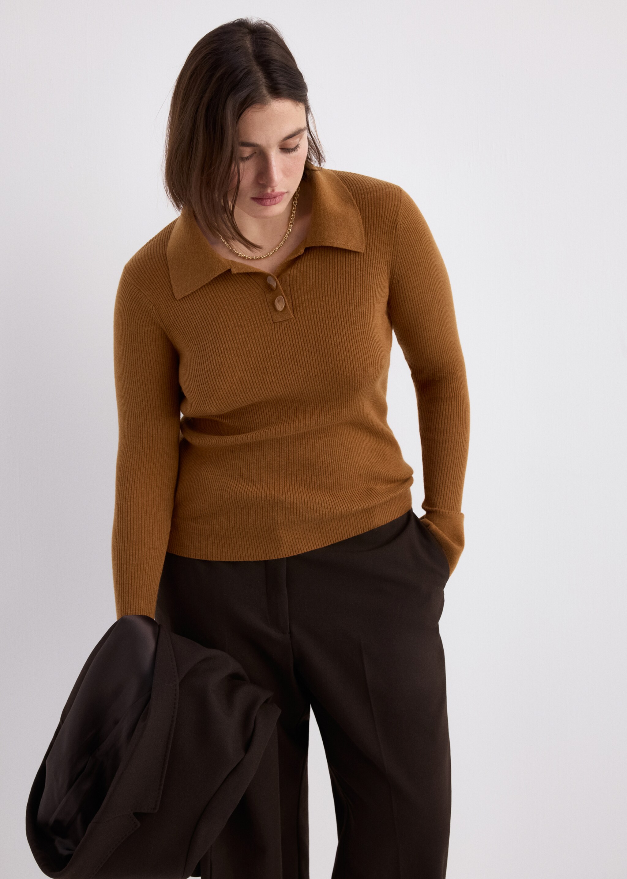 Polo-neck ribbed sweater - Details of the article 5, Tobacco Brown. Ref: 27011277-00.