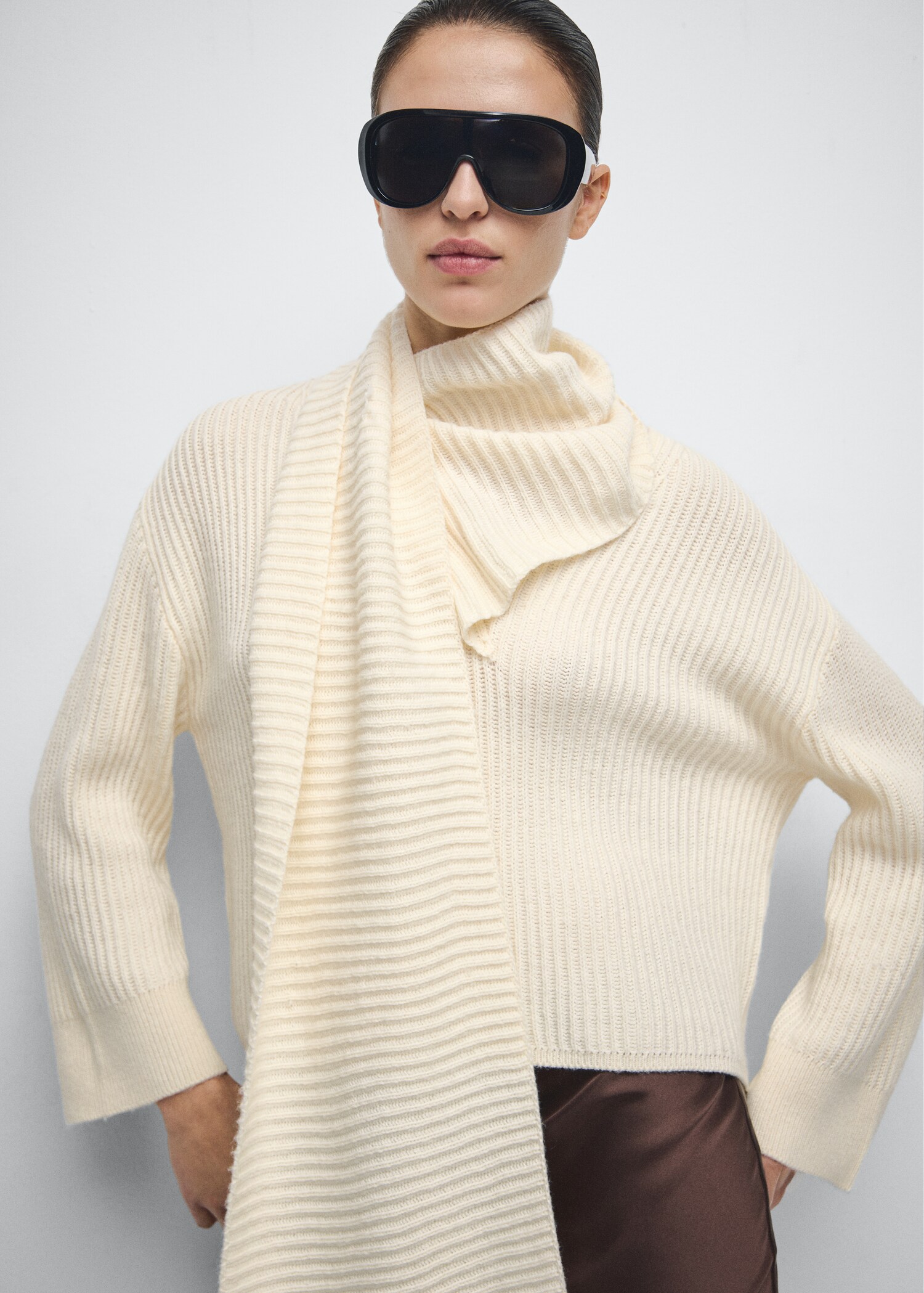 Pull en maille côtelée avec foulard décoratif - Détail de l'article 2