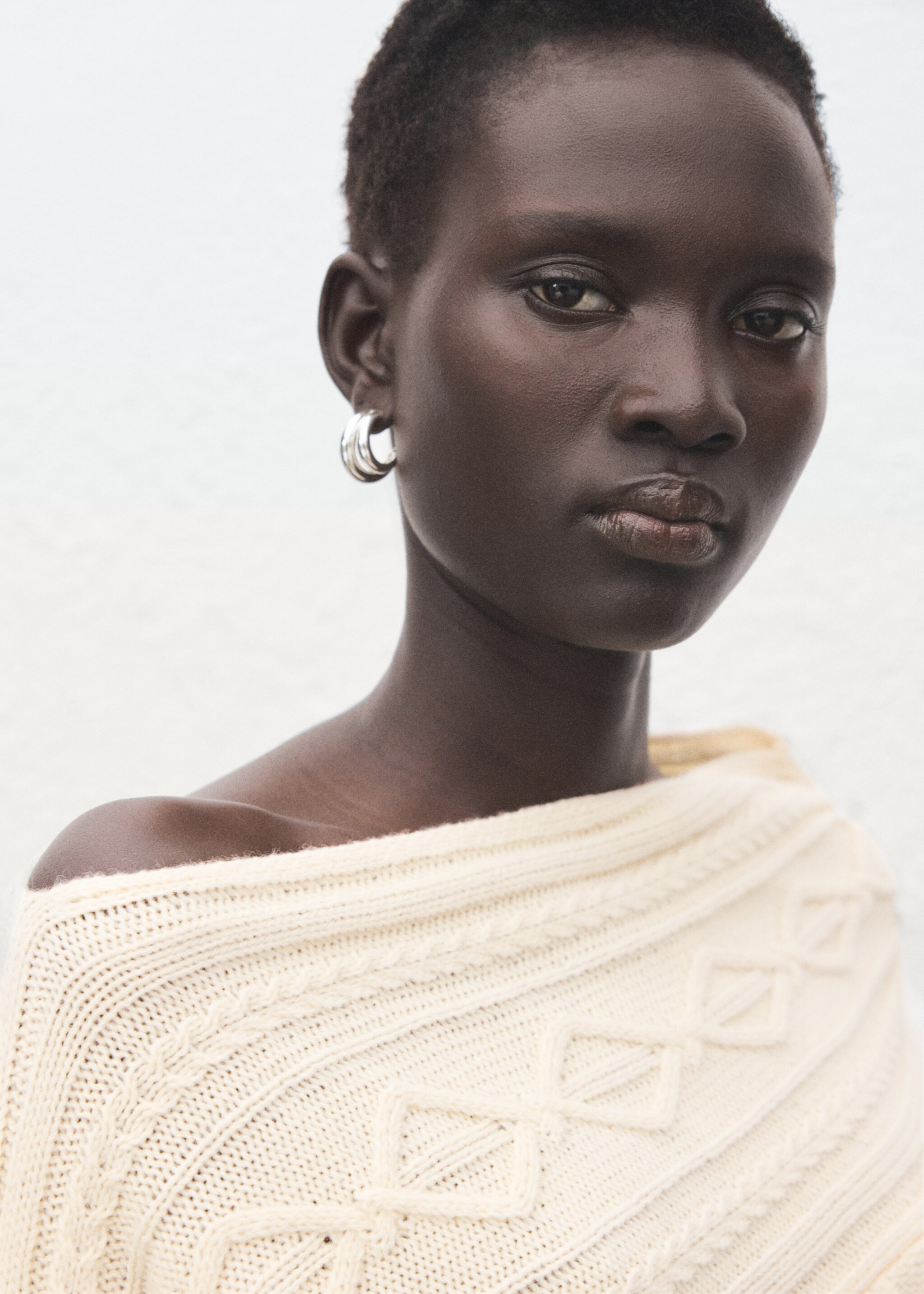 Braided wool-blend sweater - Details of the article 1, Ecru. Ref: 27011280-00.