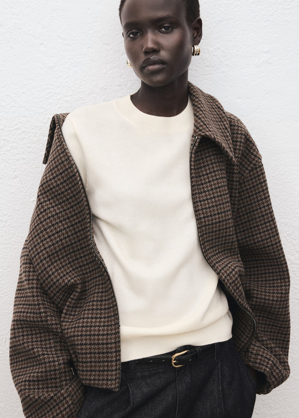 Round-neck knitted sweater