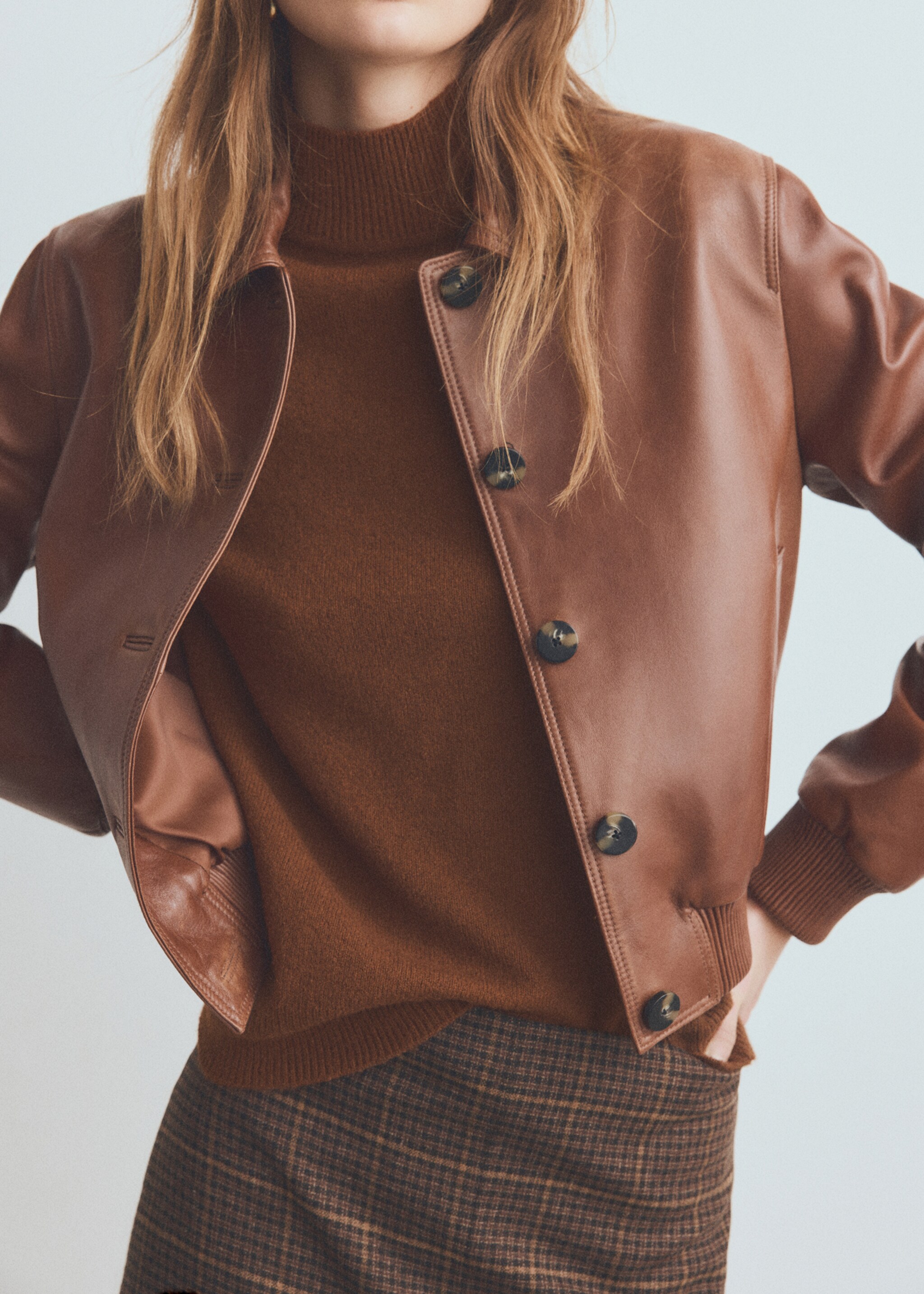 Sweater with buttoned cuffs and perkins collar - Medium plane, Caramel. Ref: 27011288-00.