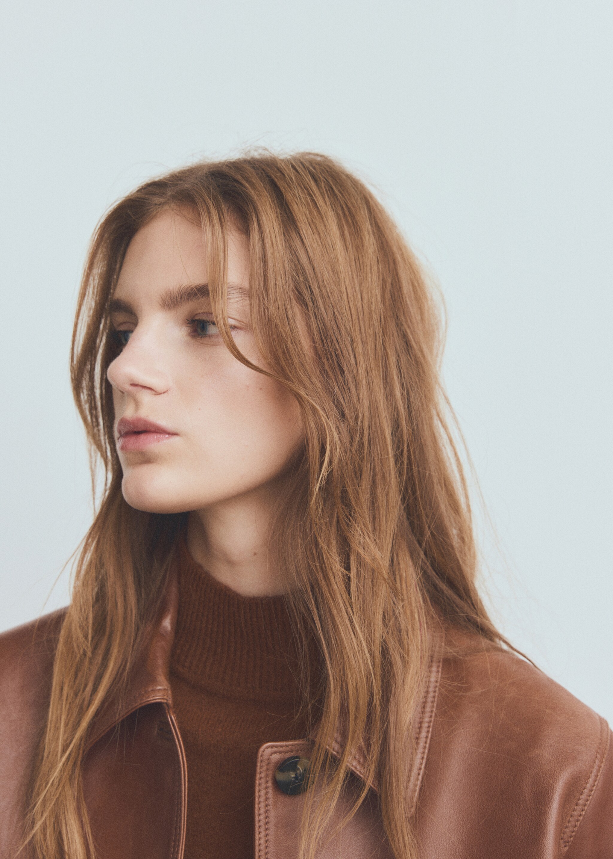 Sweater with buttoned cuffs and perkins collar - Details of the article 1, Caramel. Ref: 27011288-00.