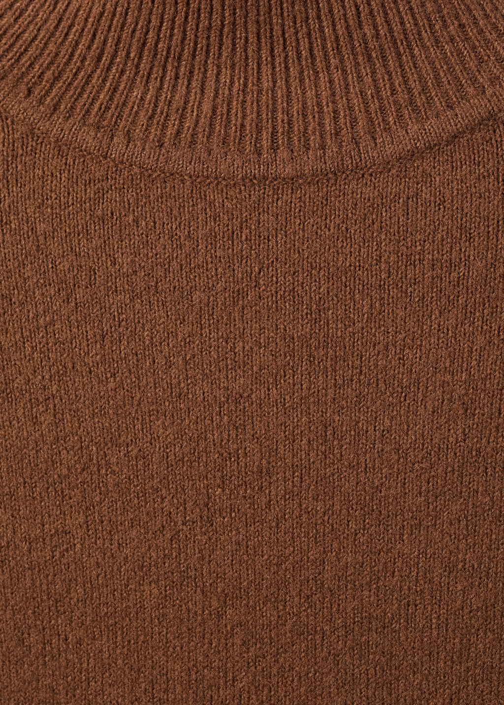 Sweater with buttoned cuffs and perkins collar