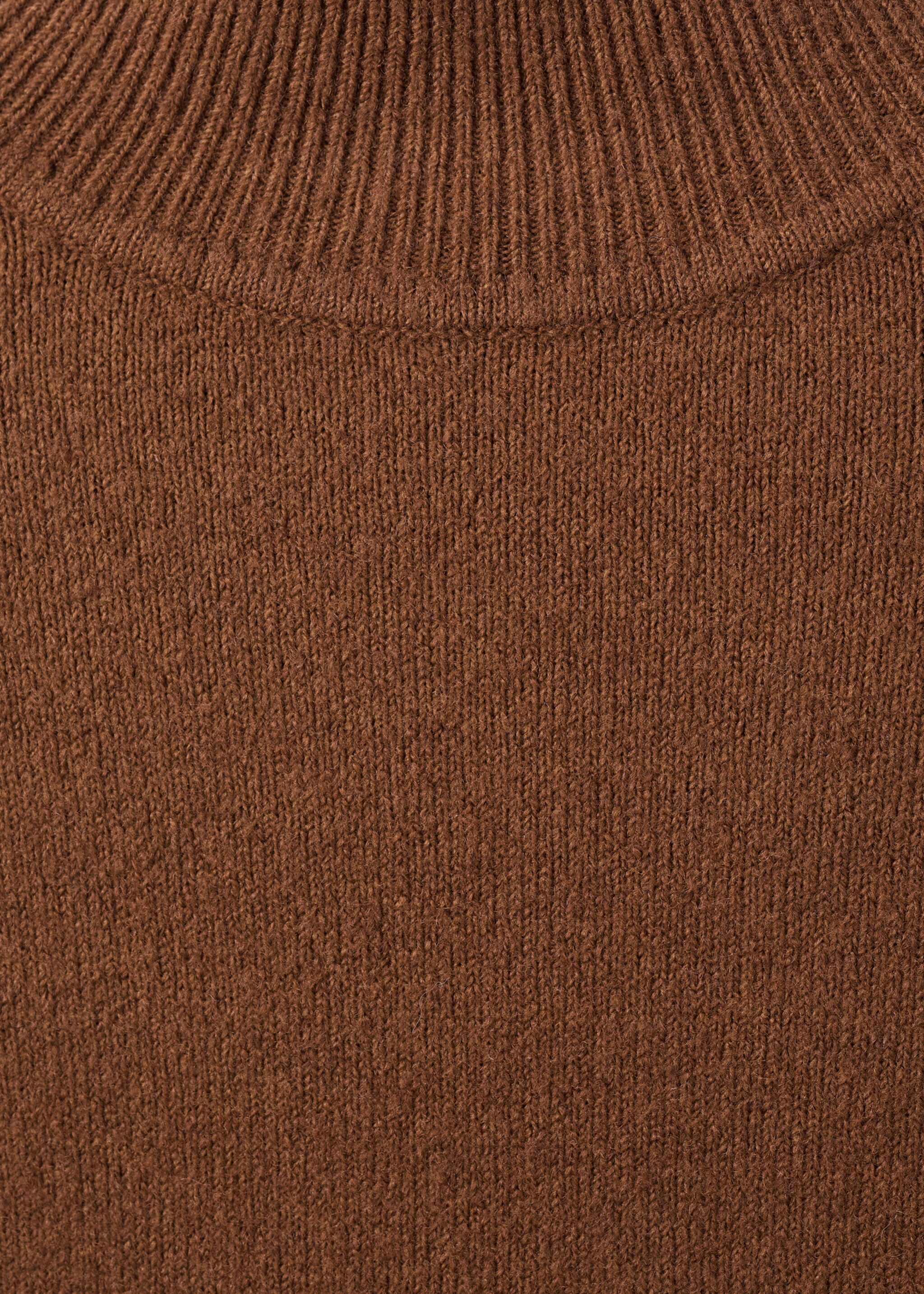 Sweater with buttoned cuffs and perkins collar - Details of the article 8, Caramel. Ref: 27011288-00.