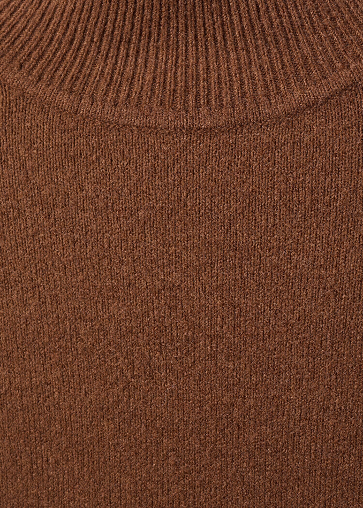 Sweater with buttoned cuffs and perkins collar - Details of the article 8