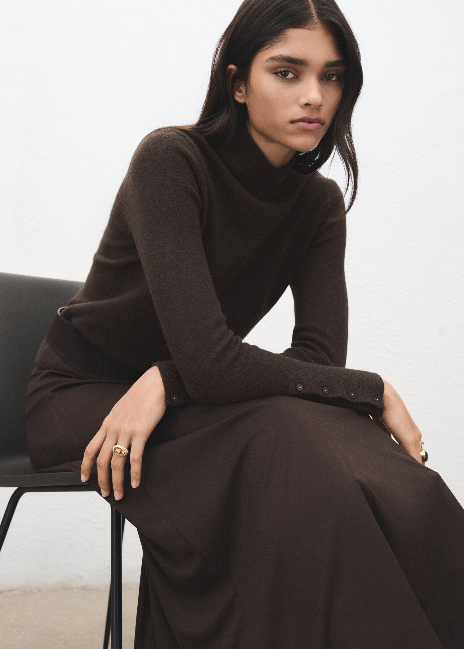 Sweater with buttoned cuffs and perkins collar - Details of the article 2