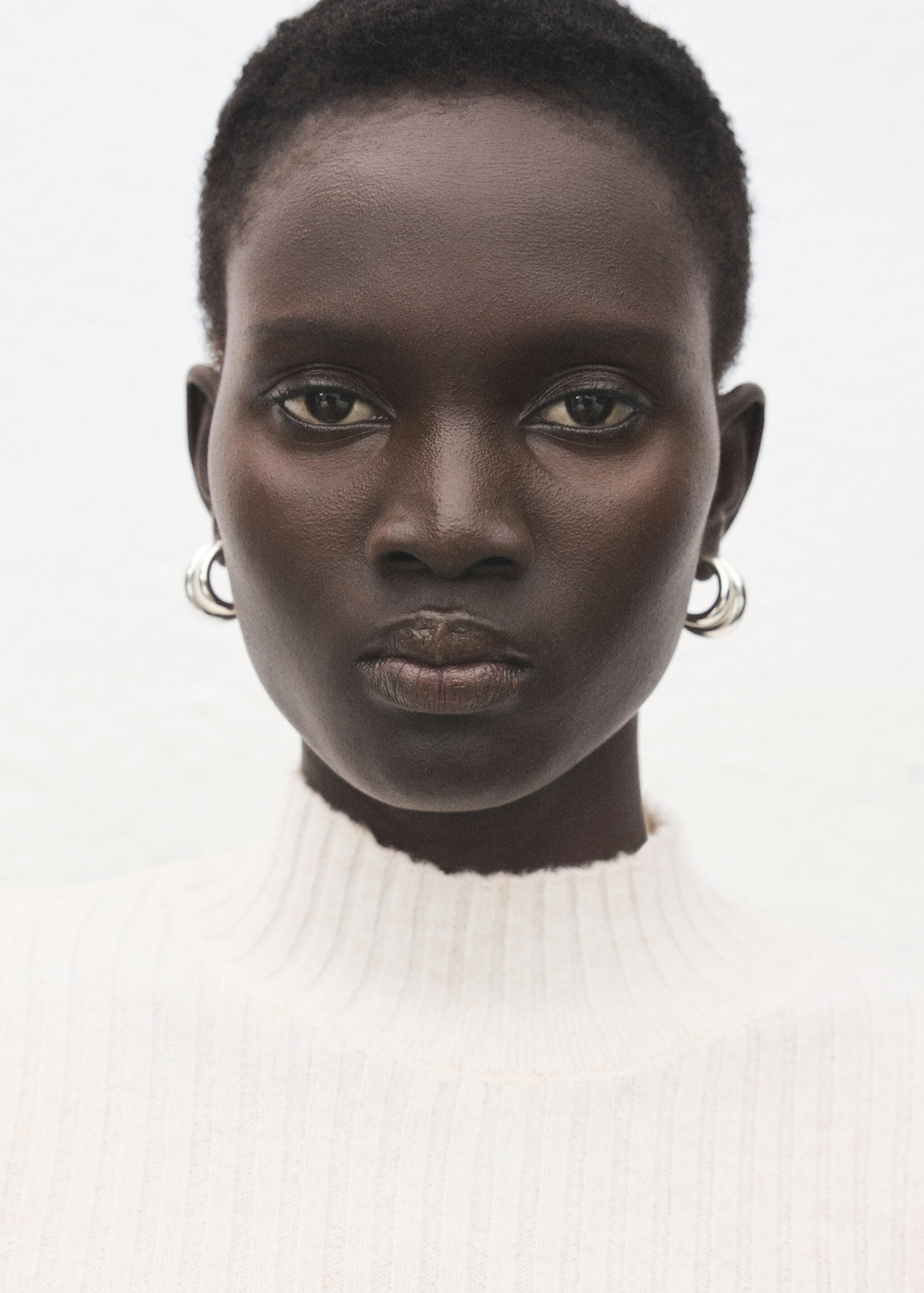 Jersey entallado cuello perkins - Detalle del artículo 1, Crudo. Ref: 27011289-00.