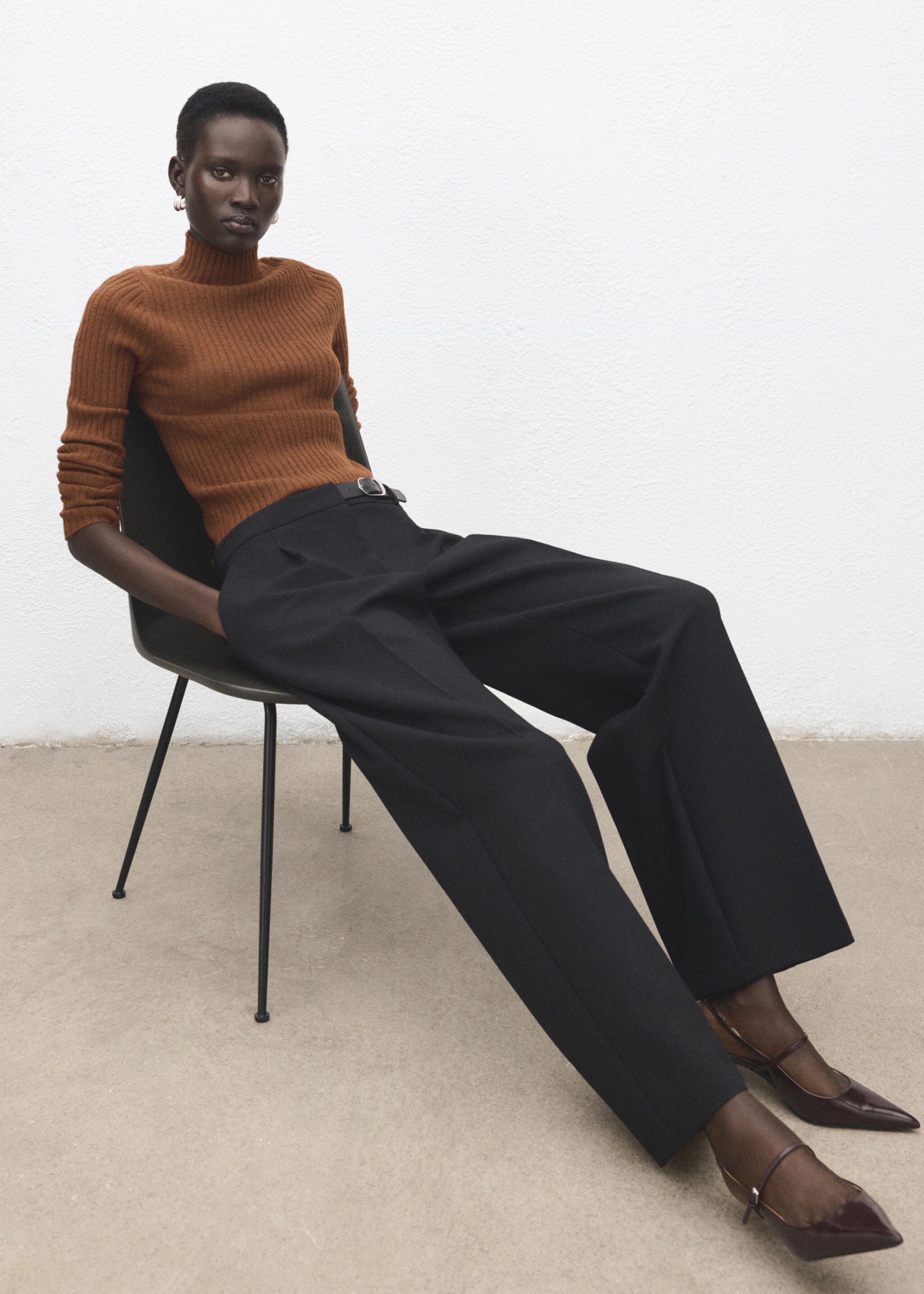 Jersey entallado cuello perkins - Detalle del artículo 2, Caramelo. Ref: 27011289-00.