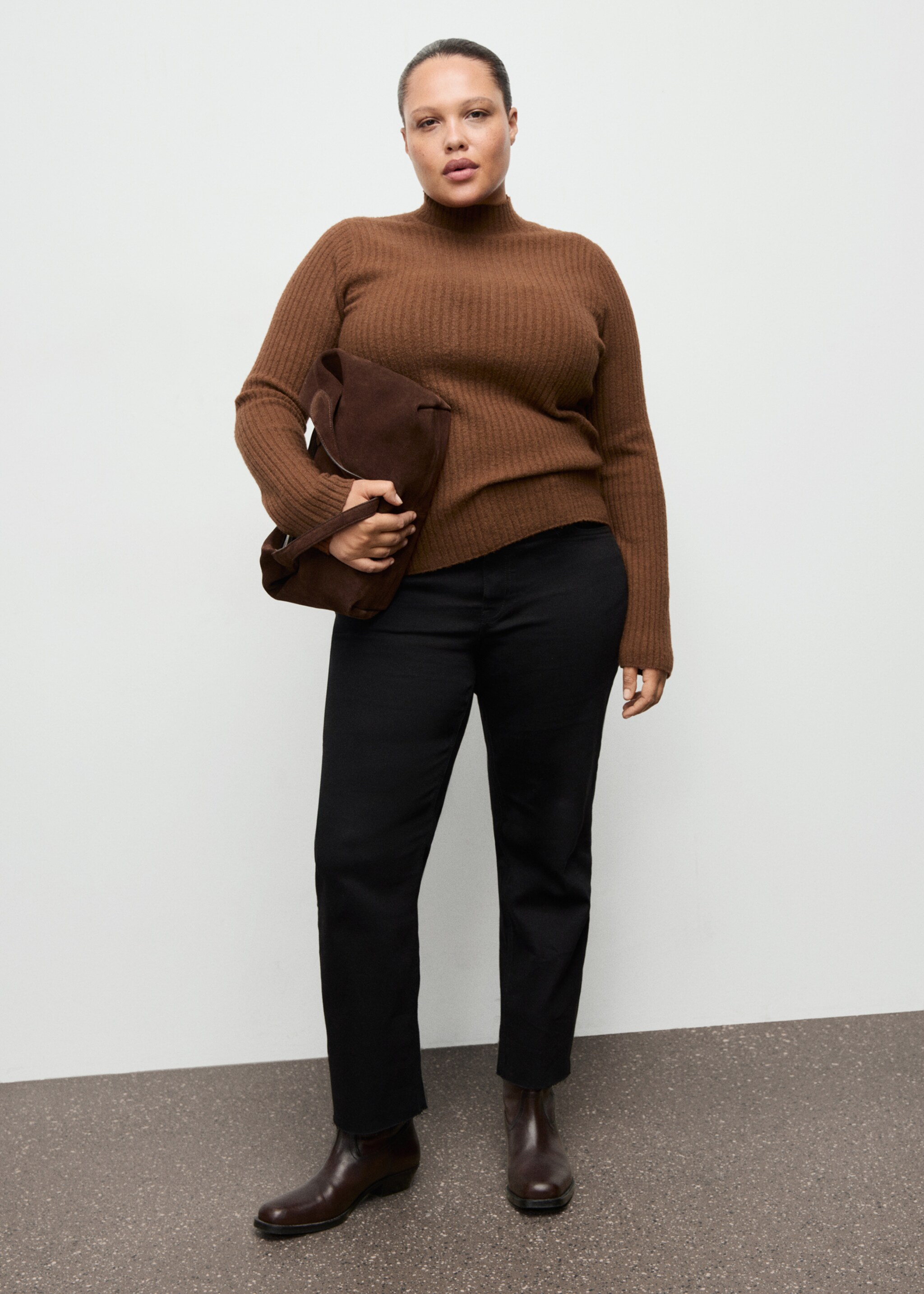 Jersey entallado cuello perkins - Detalle del artículo 3, Caramelo. Ref: 27011289-00.