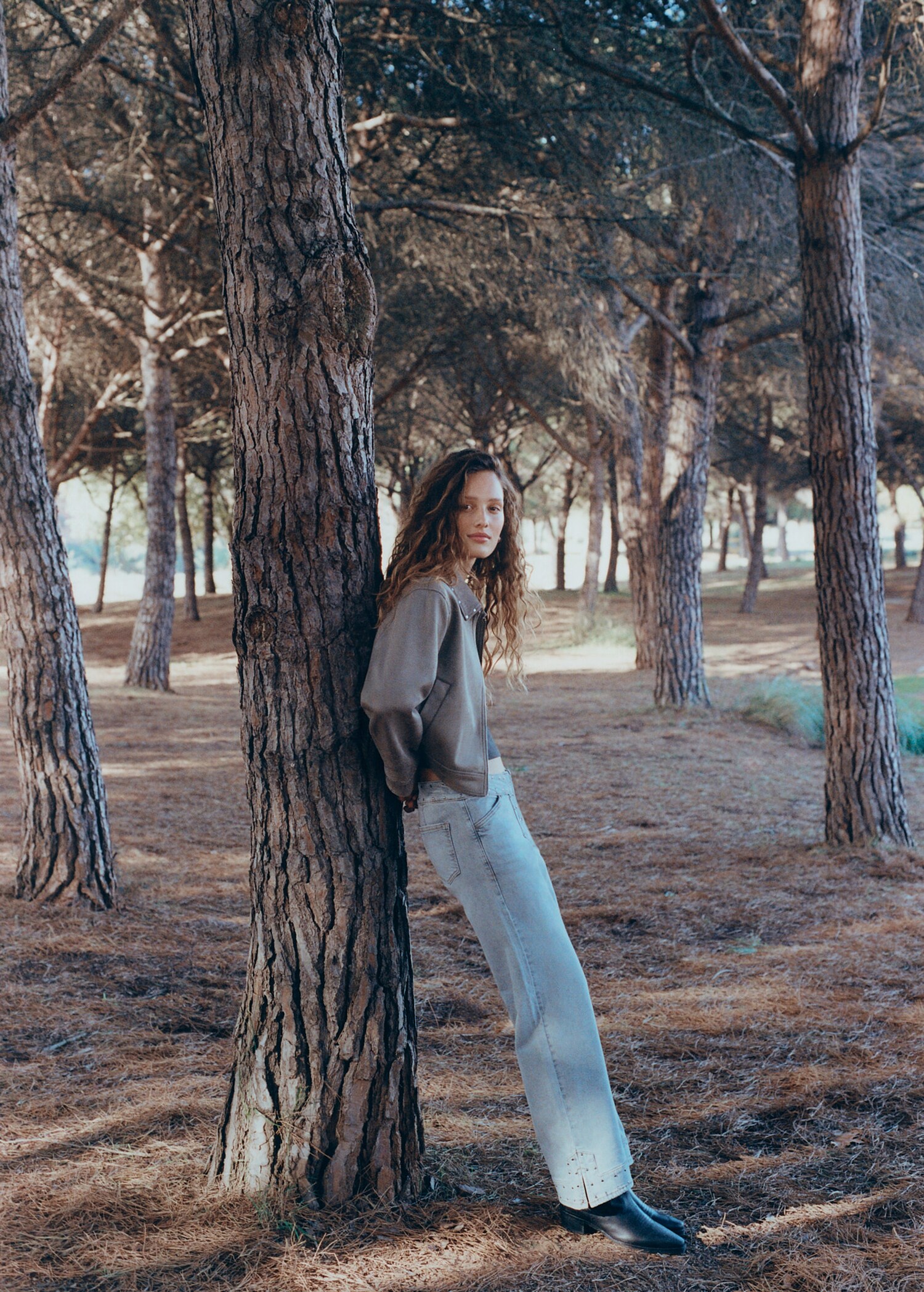 Low-waist studded jeans - Details of the article 5