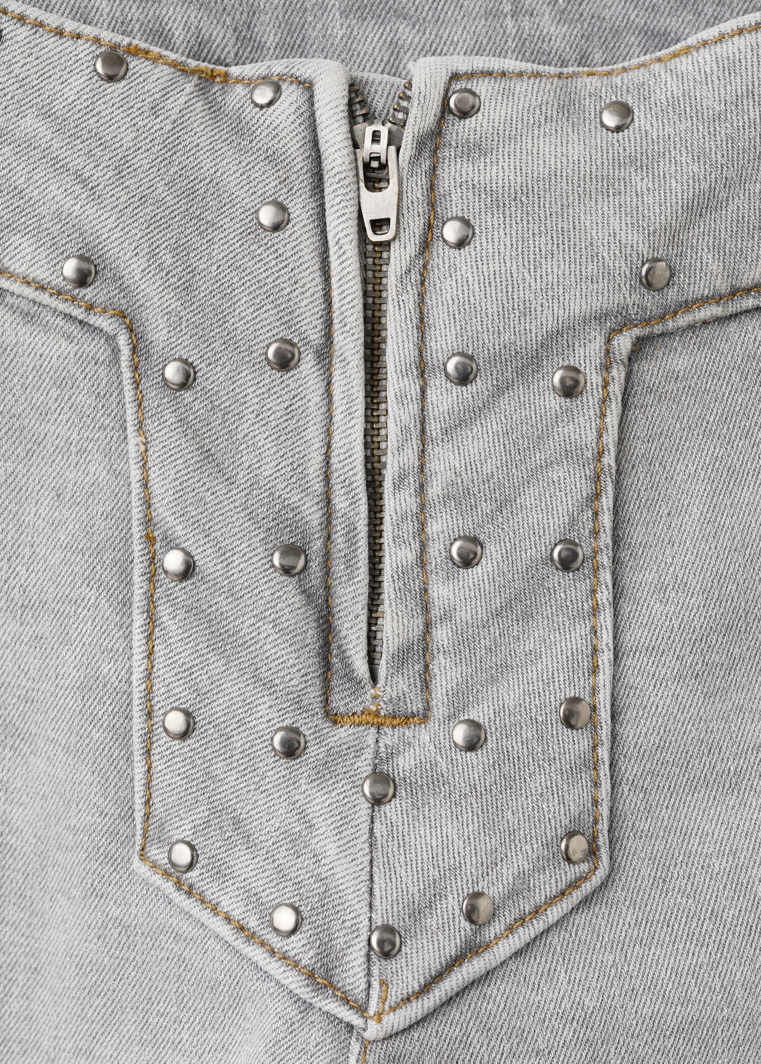 Low-waist studded jeans - Details of the article 8