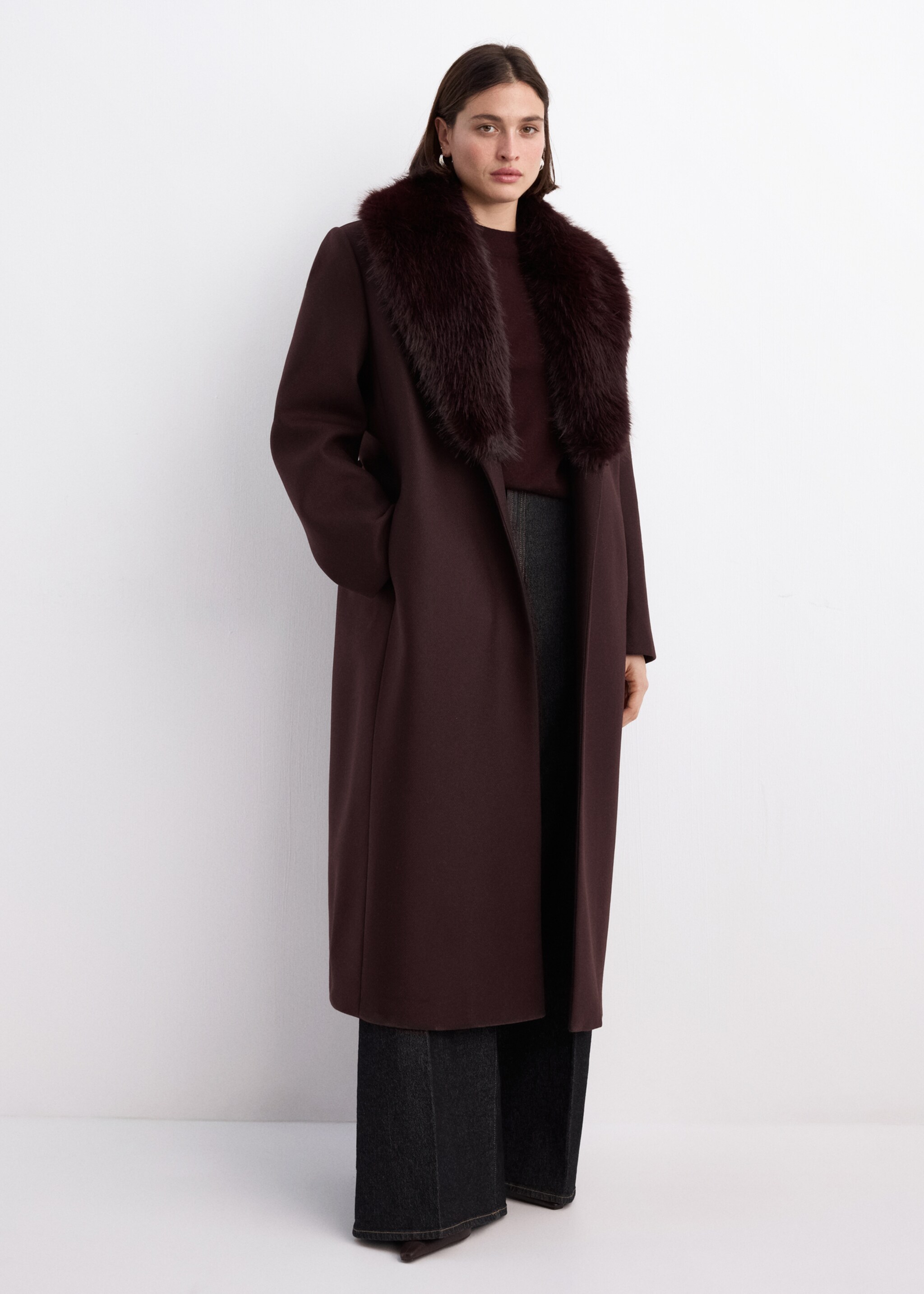 Manteco wool coat with fur collar - Details of the article 3, Maroon. Ref: 27011303-00.