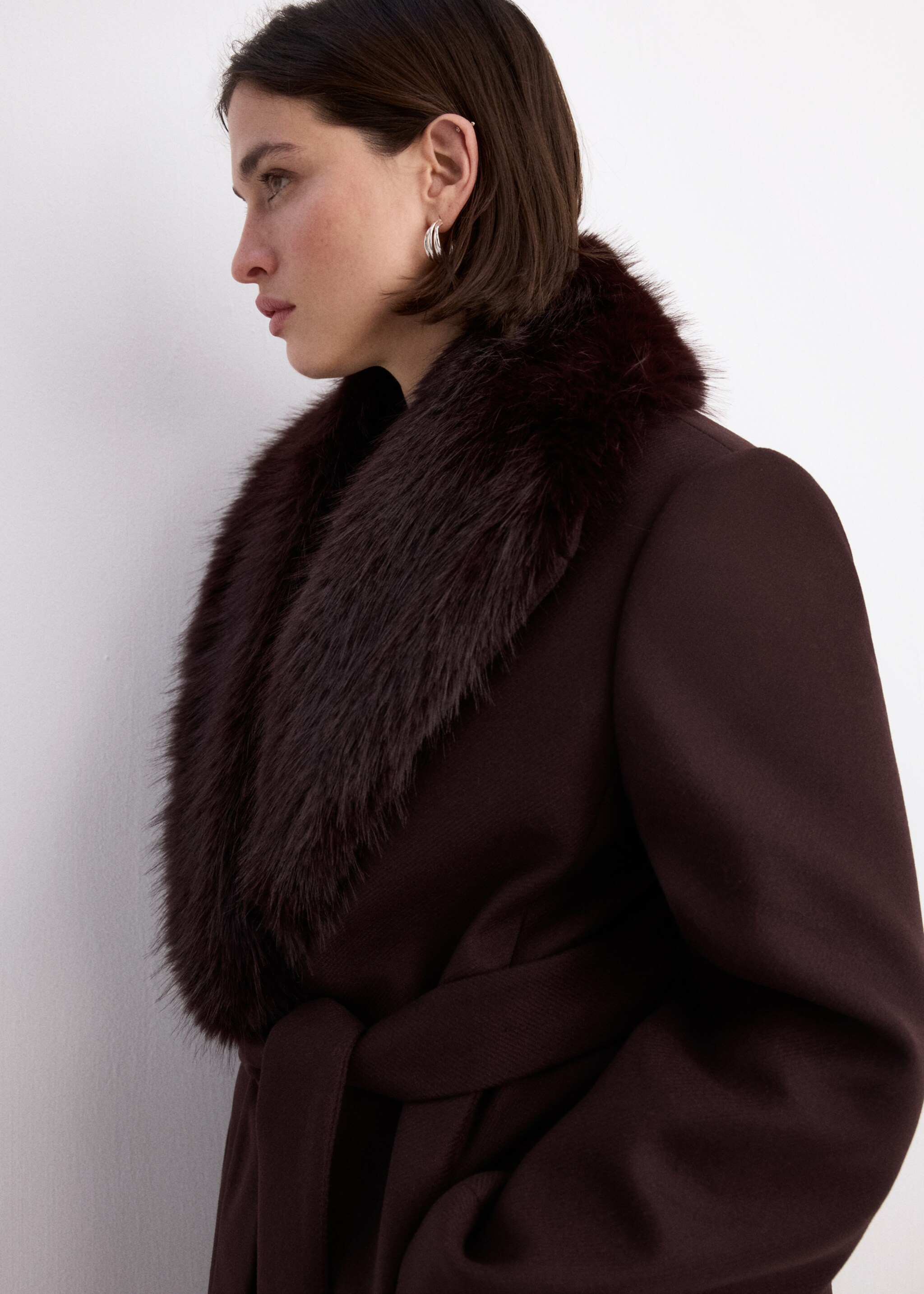 Manteco wool coat with fur collar - Details of the article 5, Maroon. Ref: 27011303-00.