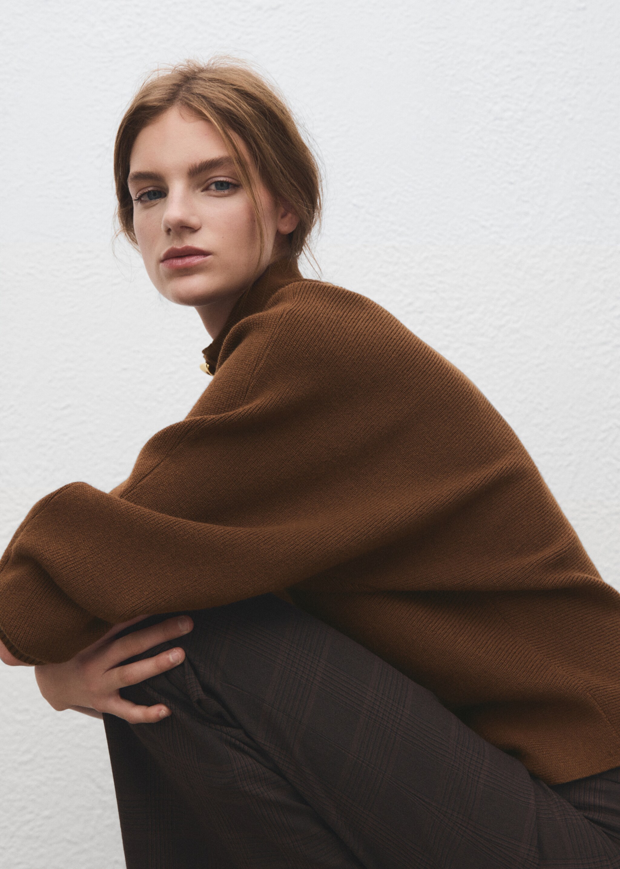 Turtleneck sweater with jewel buttons - Details of the article 2, Brown. Ref: 27011312-00.