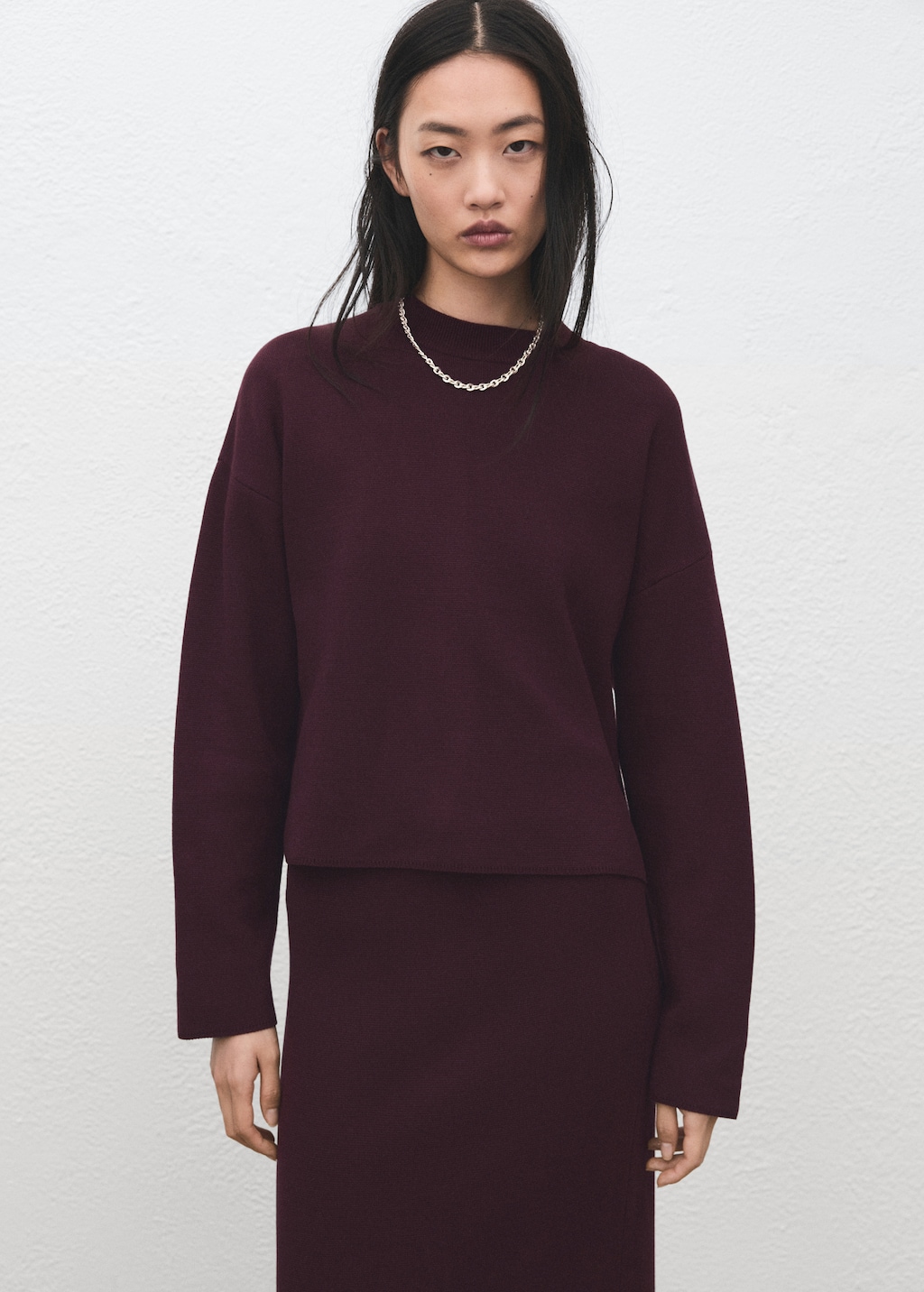 Round-neck knitted sweater