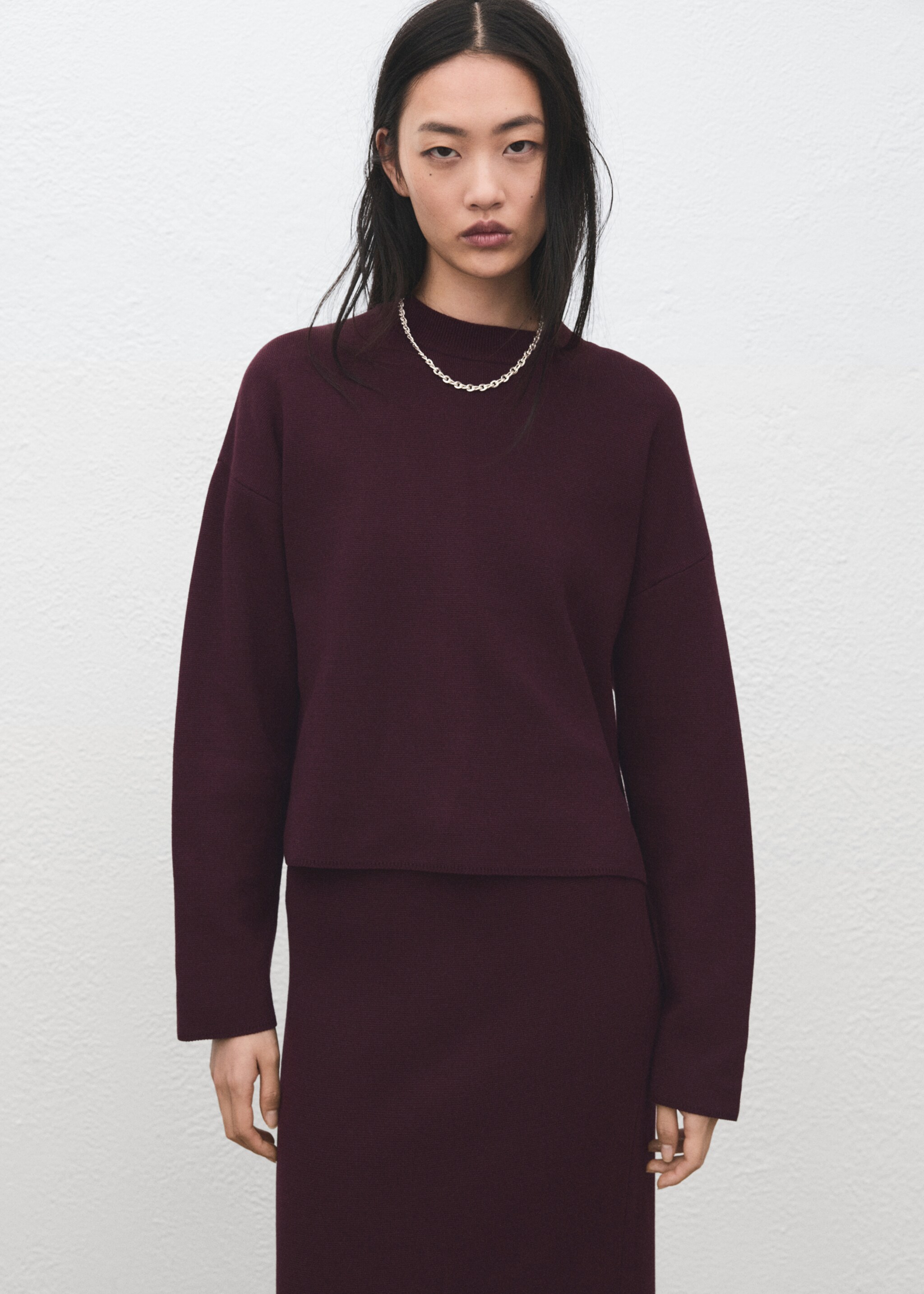 Round-neck knitted sweater - Medium plane, Wine. Ref: 27011318-00.