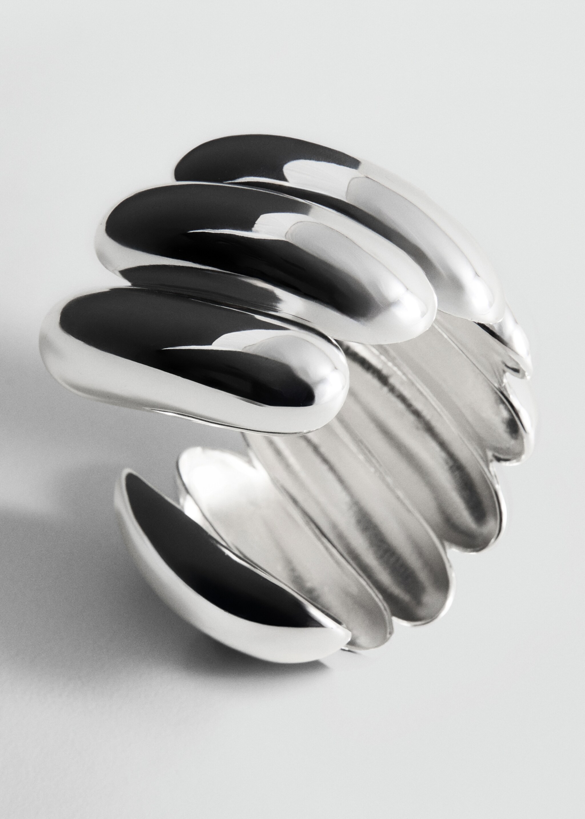 Rigid bracelet with relief - Medium plane, Silver. Ref: 27011321-00.