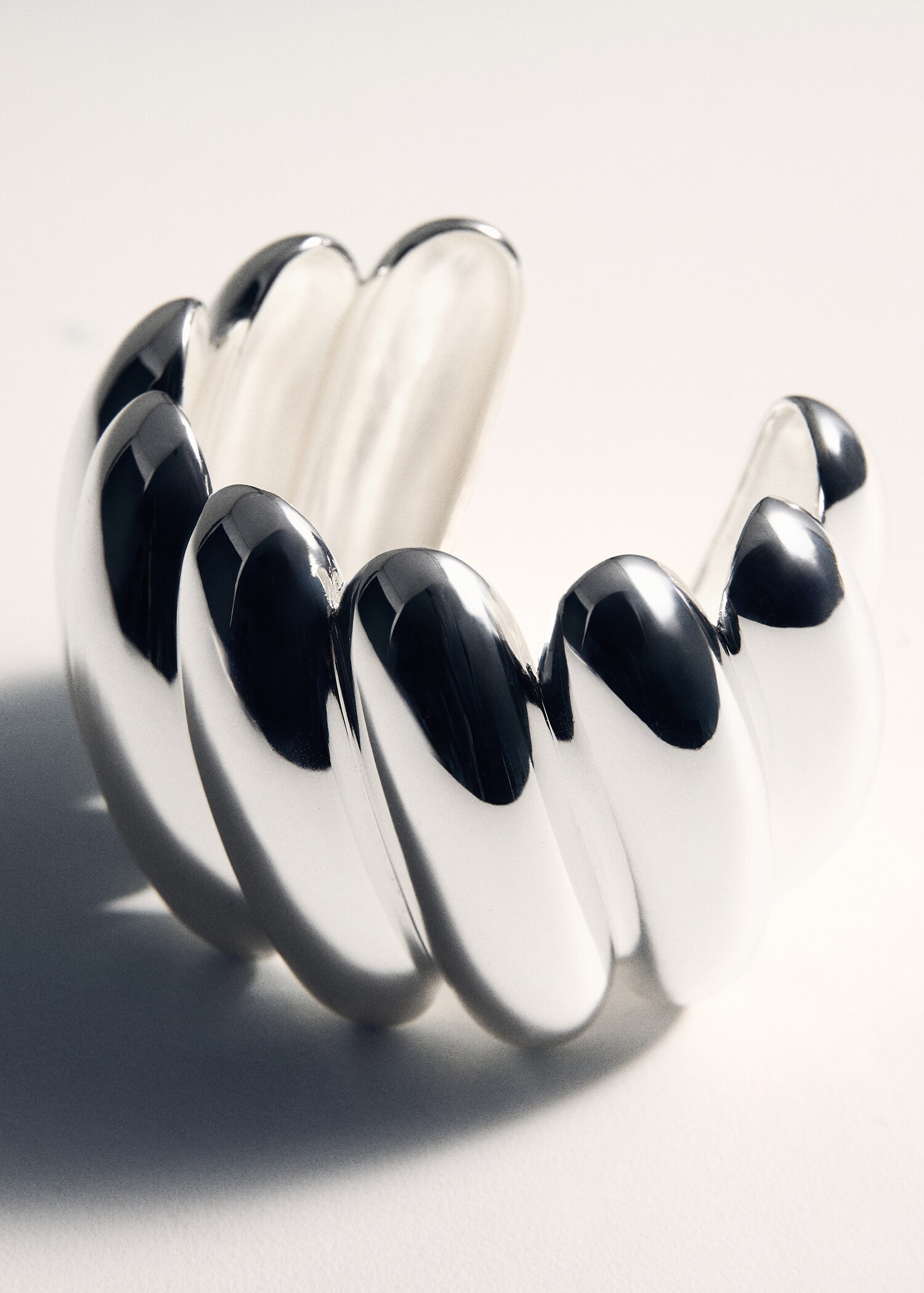 Rigid bracelet with relief - Details of the article 5
