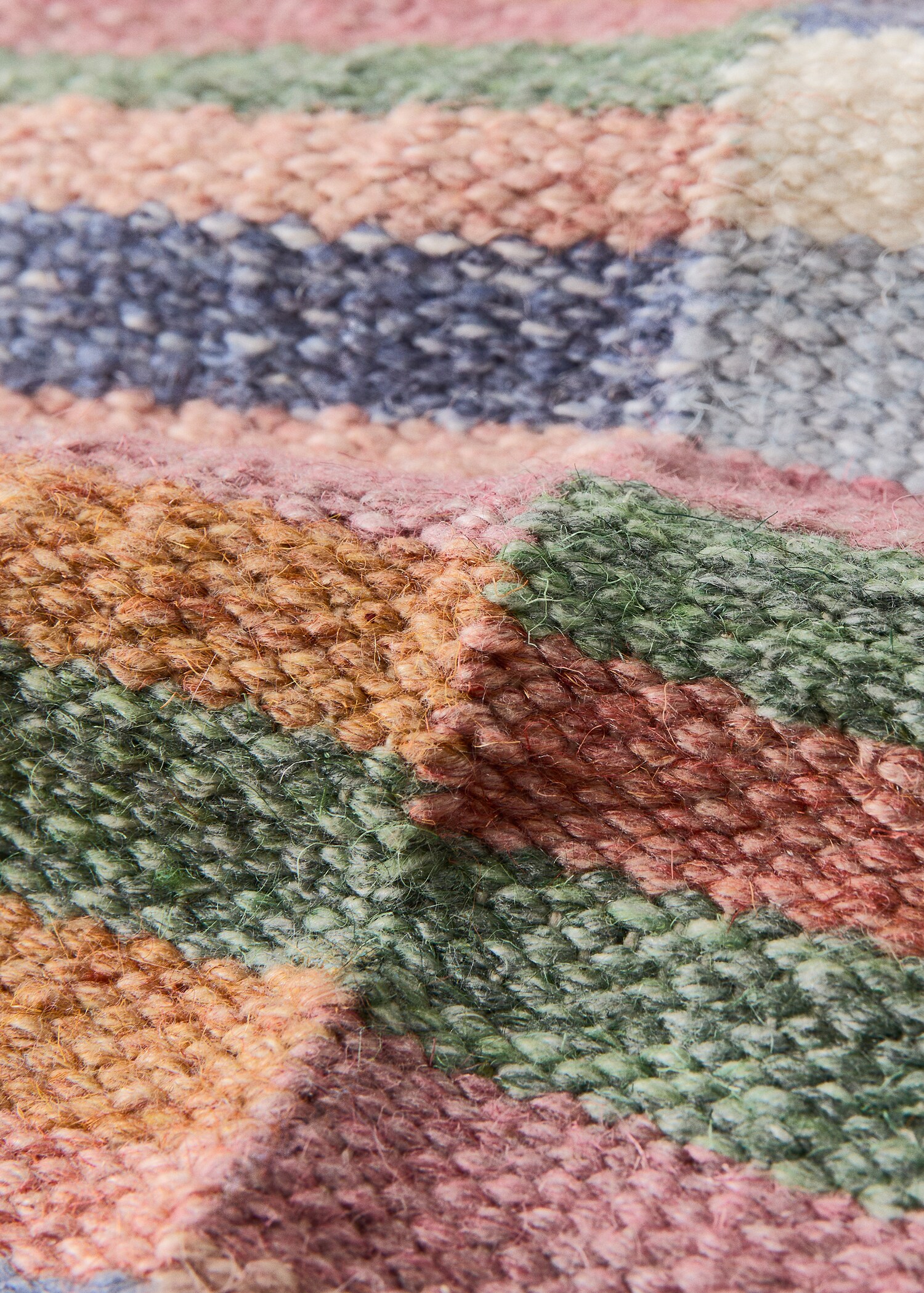 Small multicolored wool rug - Details of the article 1