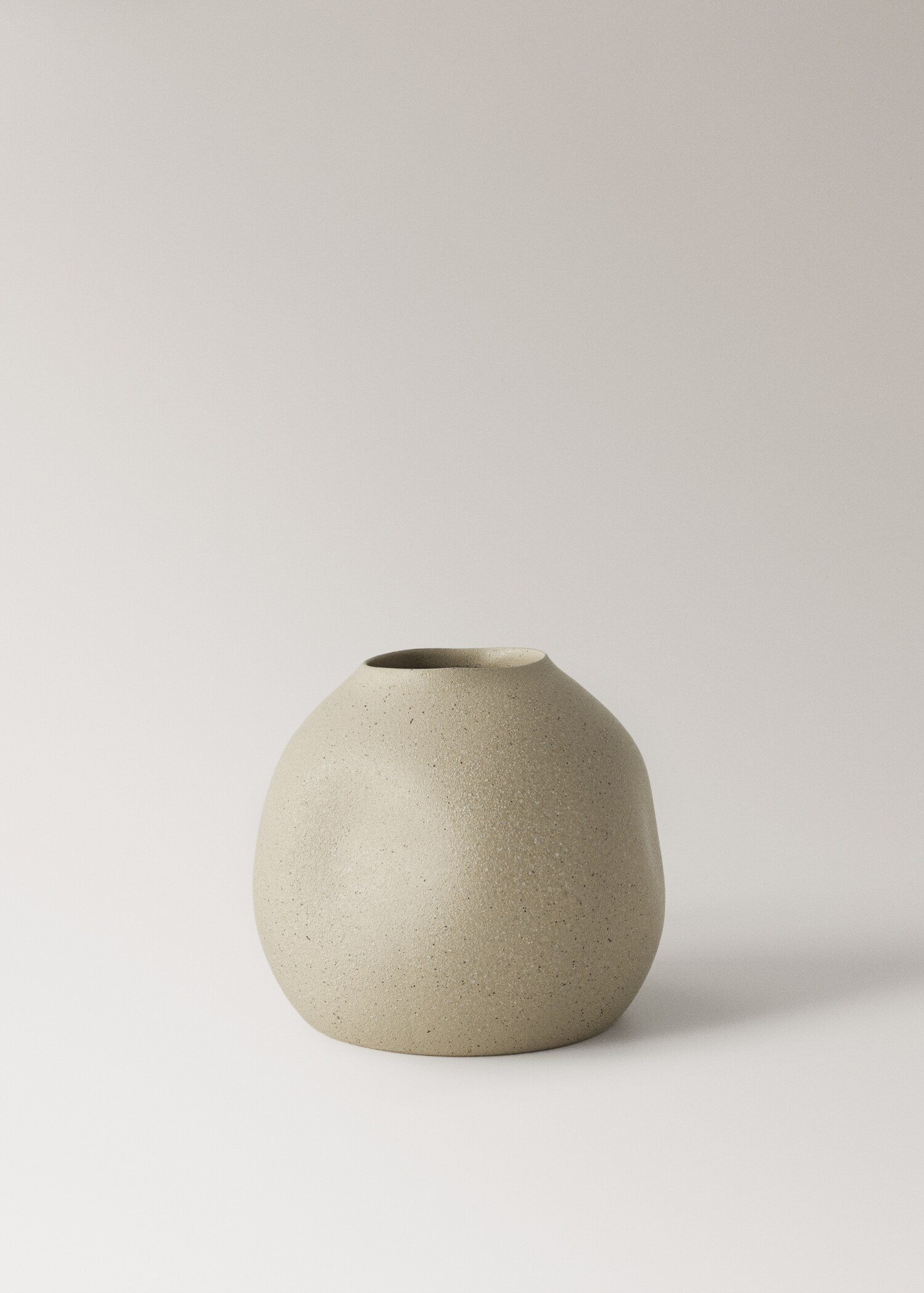 Irregular ceramic vase - Article without model