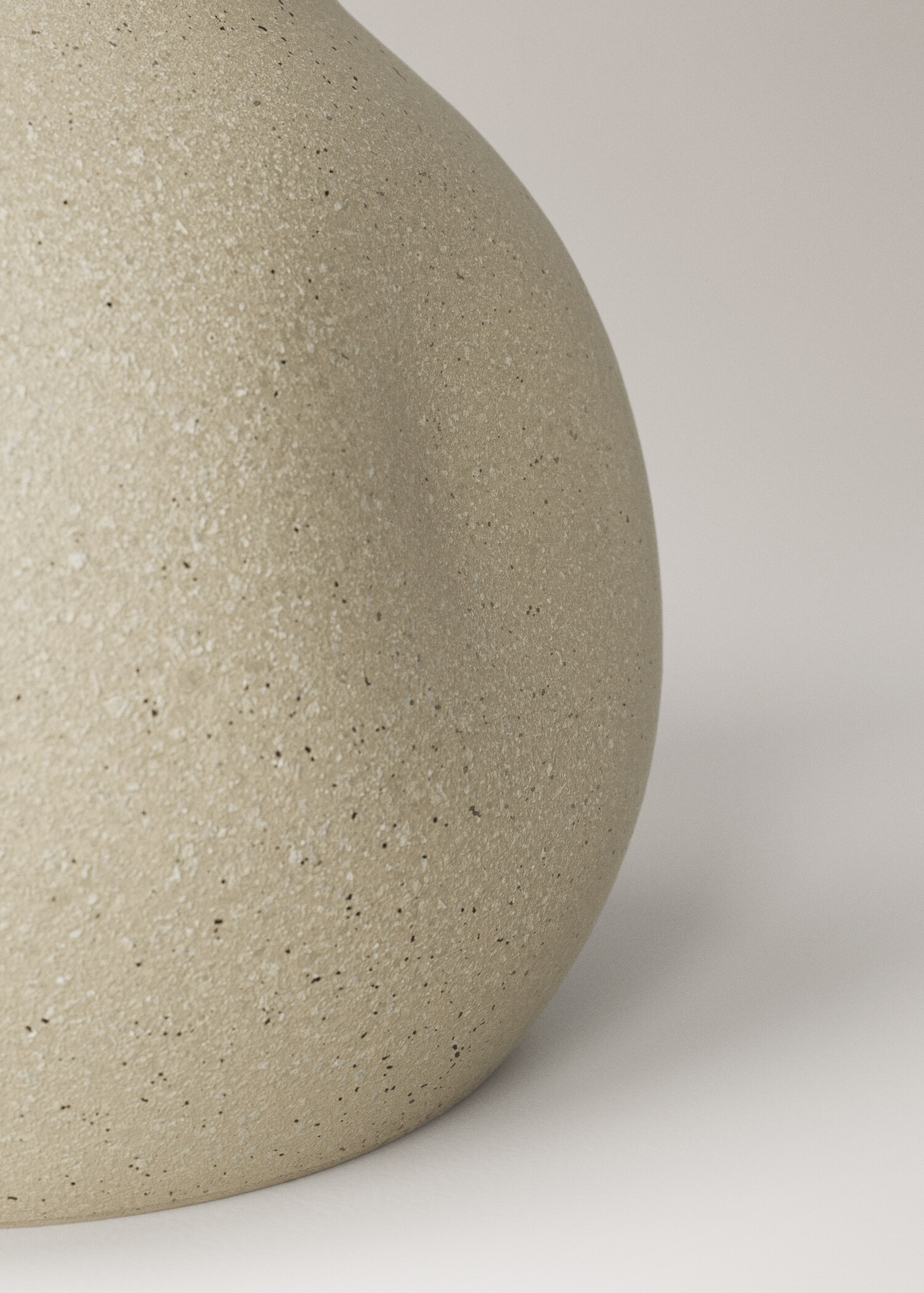 Irregular ceramic vase - Details of the article 2