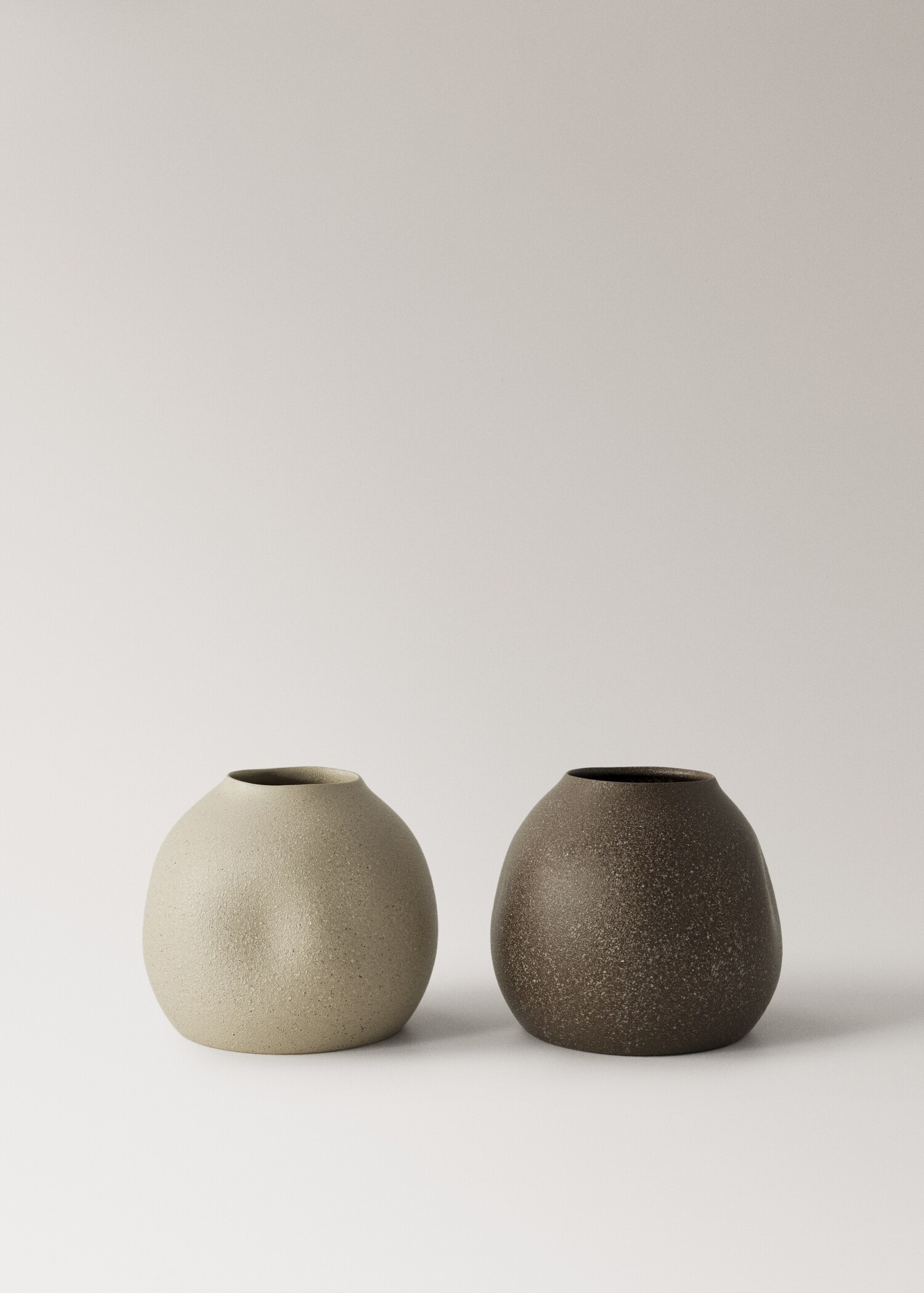 Irregular ceramic vase - Details of the article 3