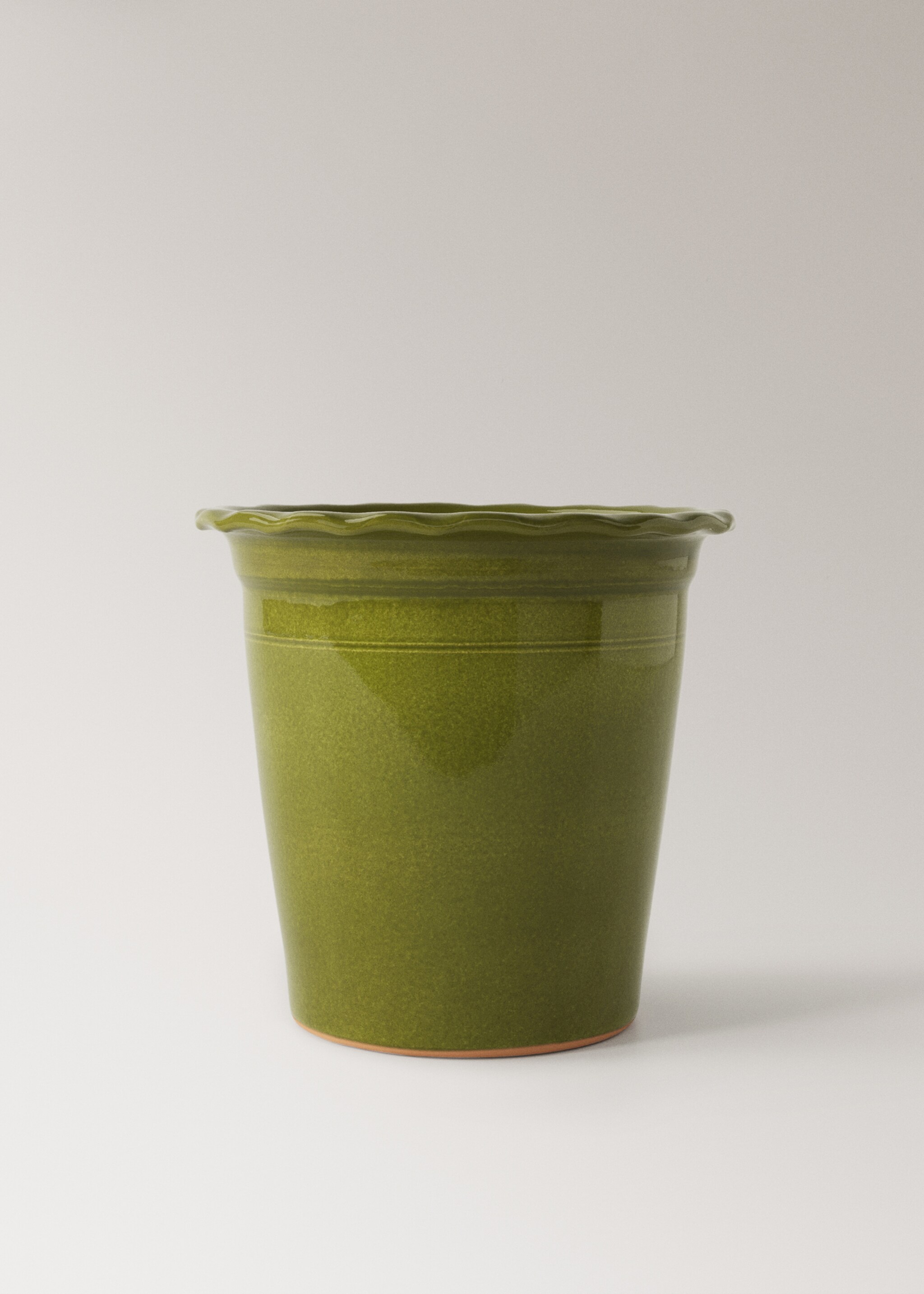 Large terracotta wave-pattern planter - Article without model, Pastel Green. Ref: 27011529-00.
